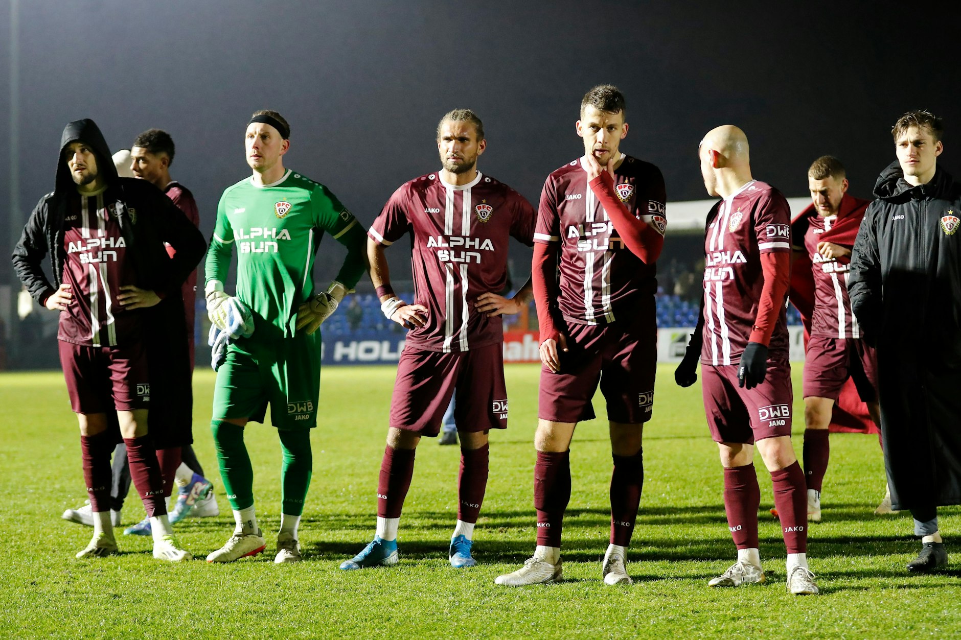 Nass gemacht nicht nur vom Dauerregen: So richtig weiß nach dem Abpfiff beim BFC Dynamo keiner, warum das Spiele gegen Greifswald 1:4 endet.