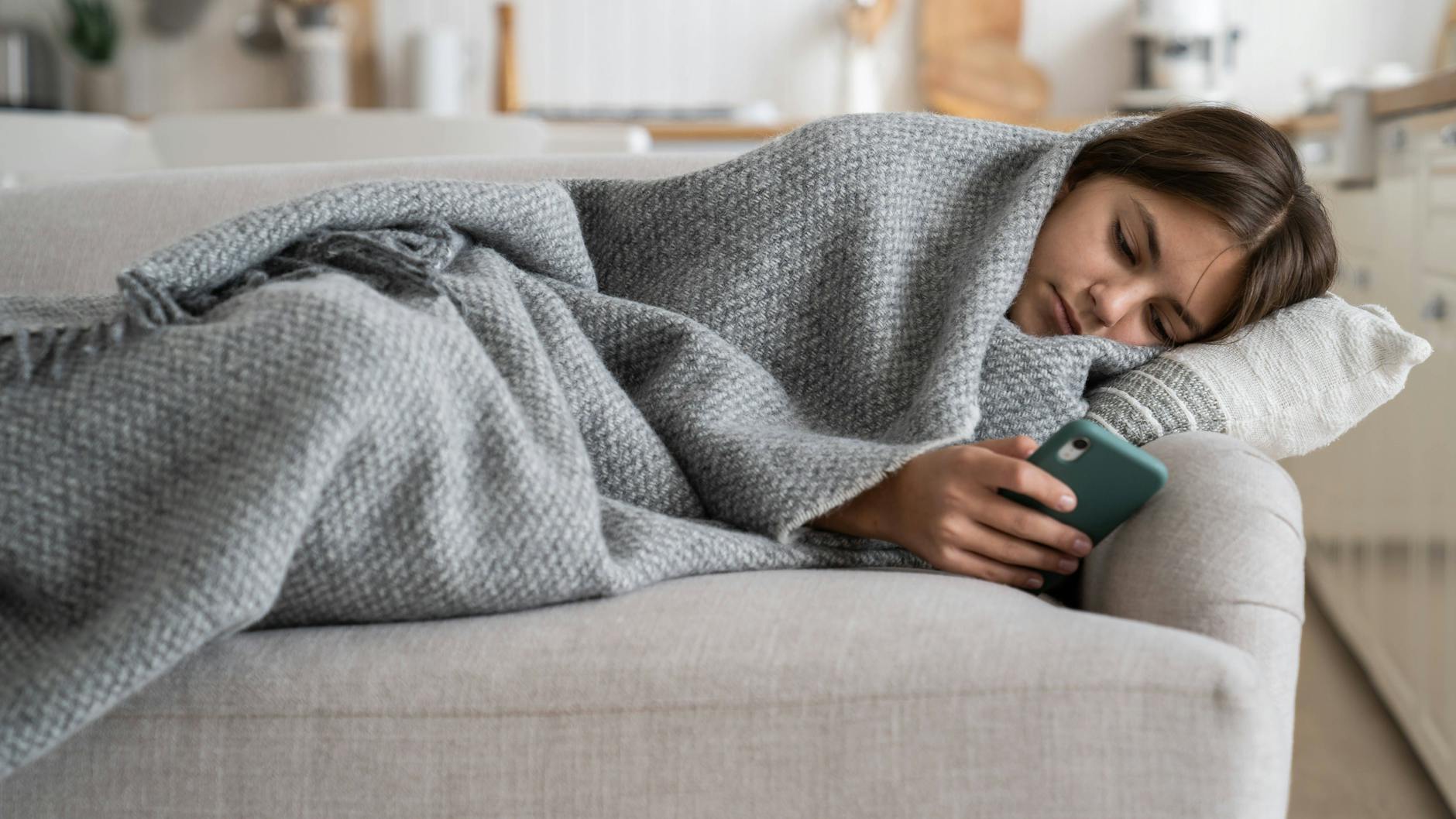 Dauermüde? Vielleicht sollten Sie Ihre Handy-Gewohnheiten überdenken!