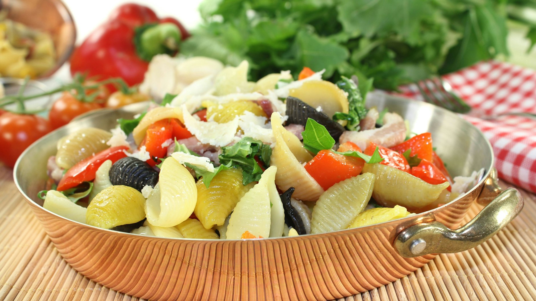 Dieses Rezept für eine Nudelpfanne ist ideal für ein schnelles Abendbrot.