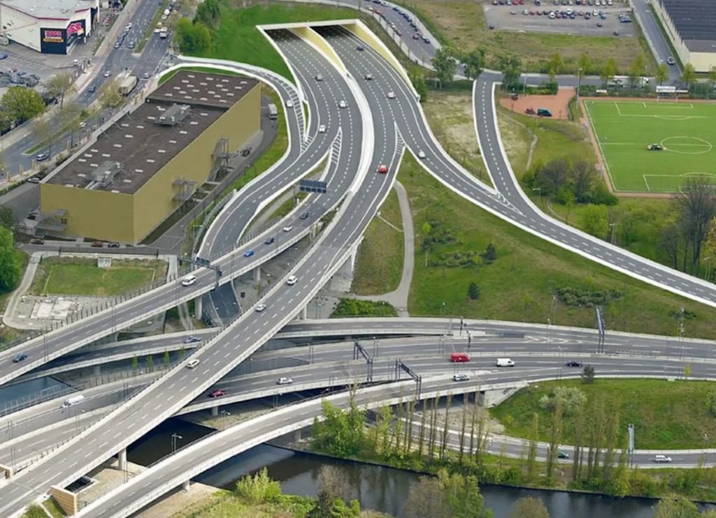 Angst vor Verkehrschaos: A100-Ausbau und Spreeparkeröffnung sorgen für Wut