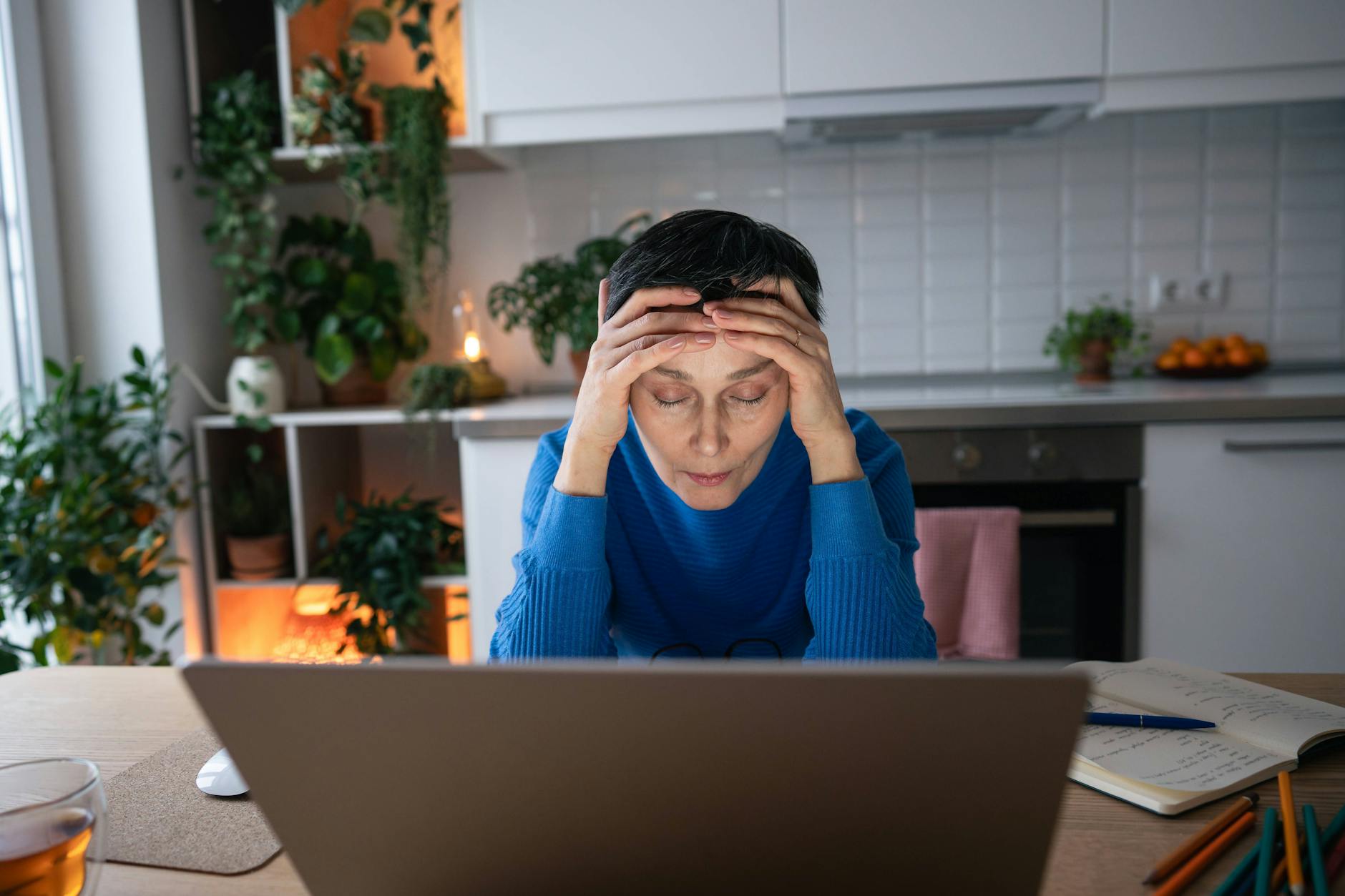 Viele kennen es: Man ist Dauermüde trotz ausreichend Schlaf. Aber was sind die Ursachen?