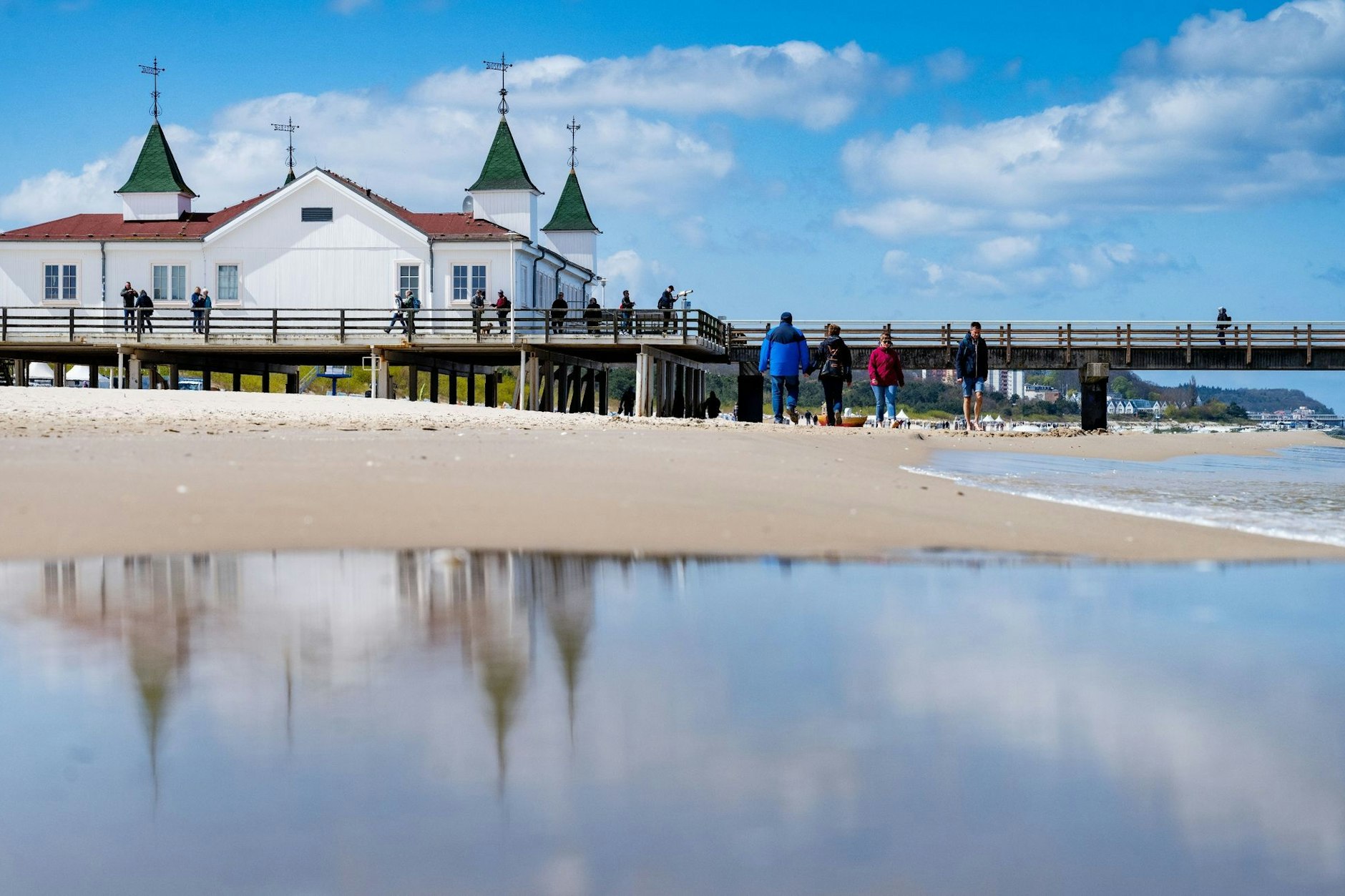 Blick auf die Seebrücke am Strand von Ahlbeck auf der Insel Usedom. Hier kam die AfD auf 54 Prozent der Wählerstimmen.