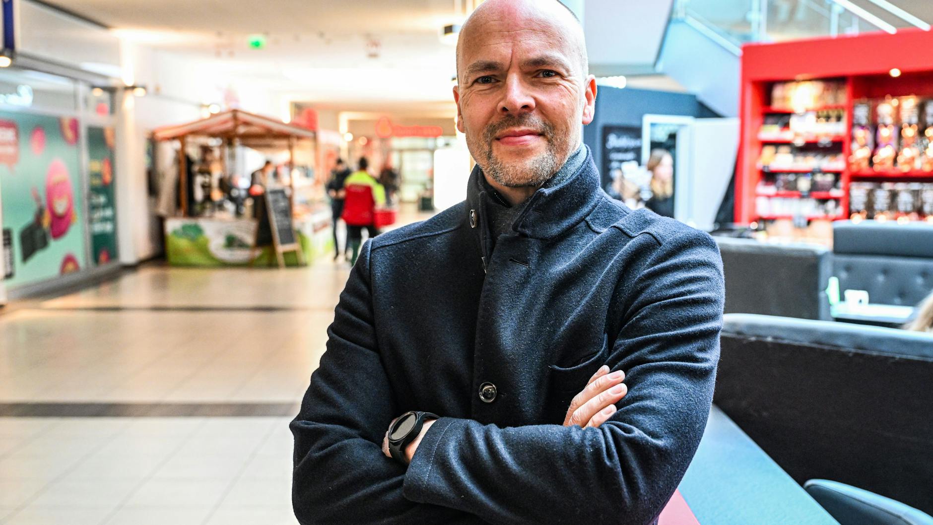 Investor Christian Rücker will die Taut-Passage in Grünau mächtig aufmöbeln.