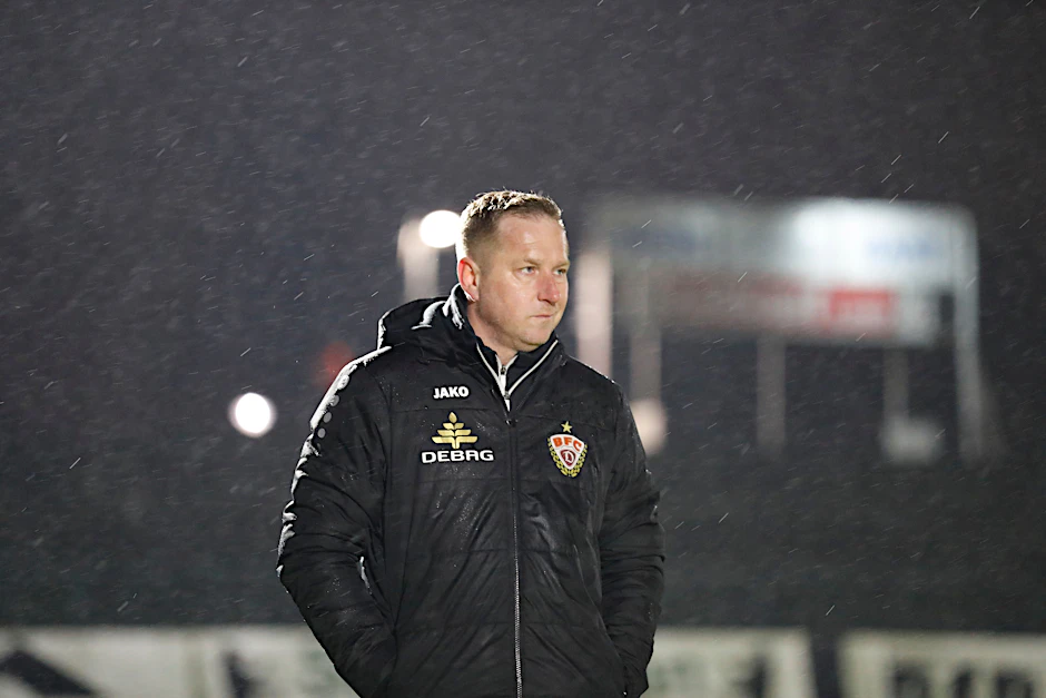 Dennis Kutrieb, Trainer des BFC Dynamo, ist nach dem 1:4 gegen den Greifswalder FC sichtlich bedient.