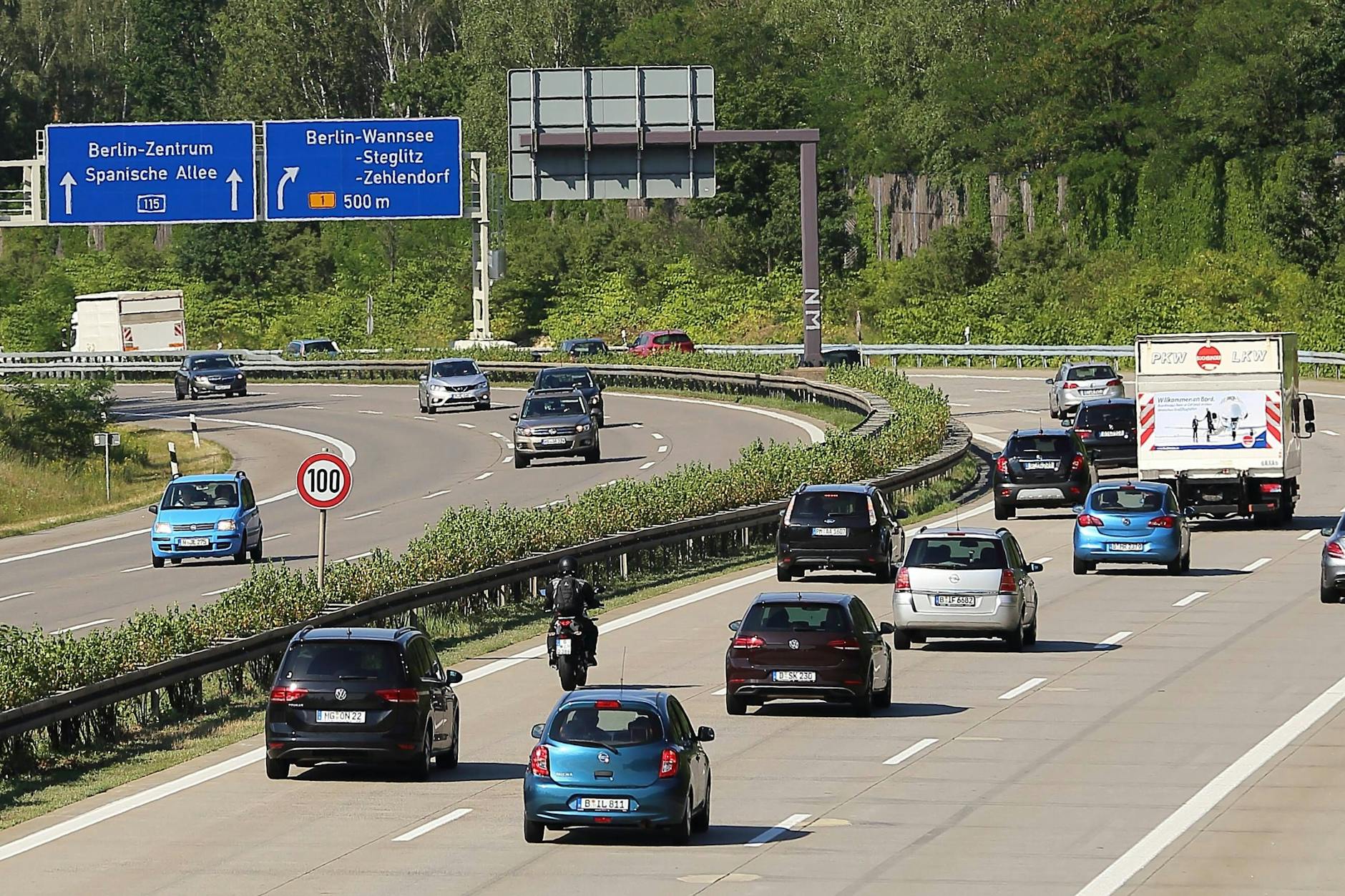 Die A115 zwischen Kleinmachnow und Kreuz Zehlendorf: Auf diesem Abschnitt geht es ab 3. März nur noch auf einem Fahrstreifen Richtung Berlin vorwärts.