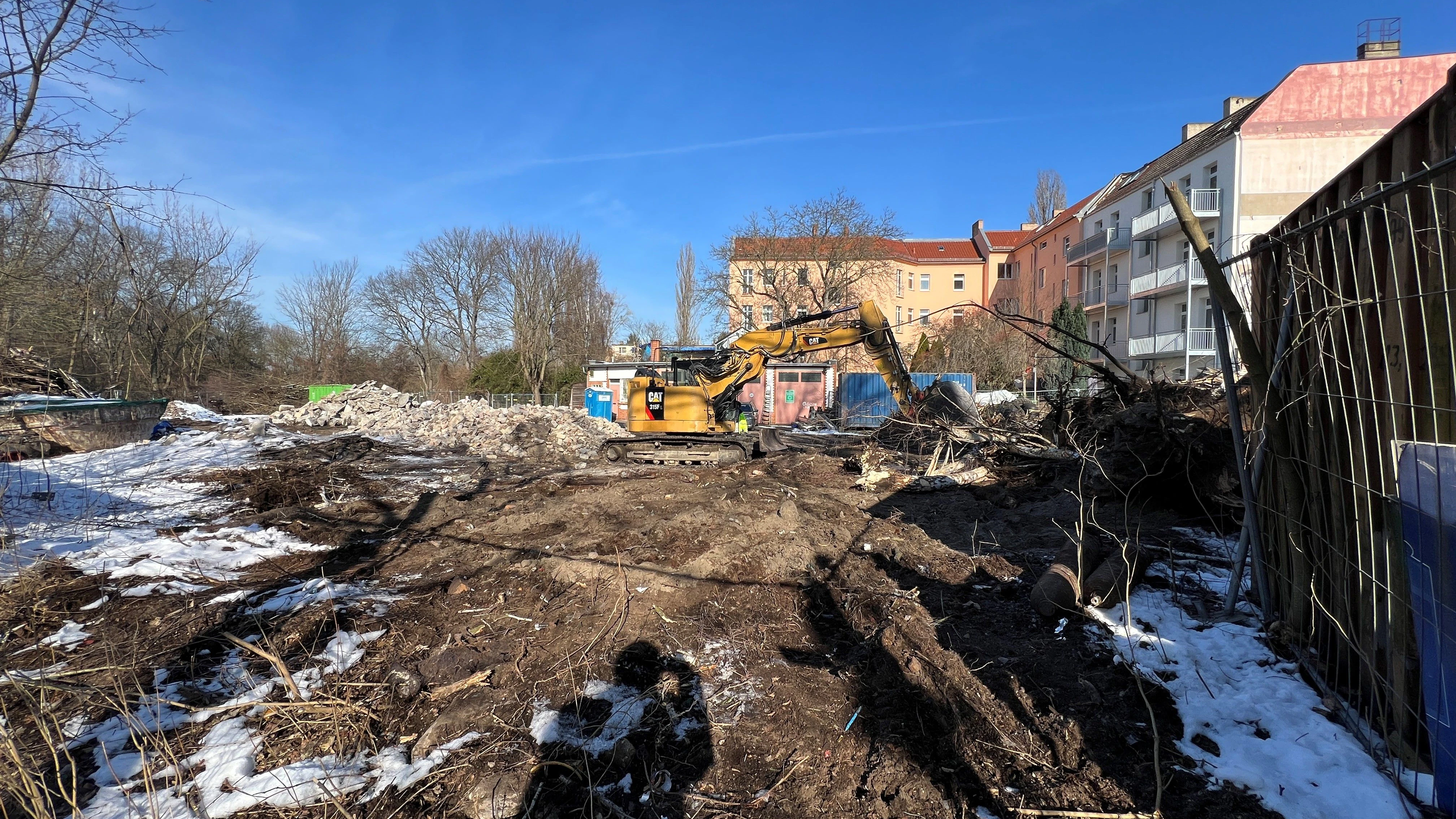 Die Abrissarbeiten hinter der "Union-Tanke" haben in Köpenick bereits begonnen. 