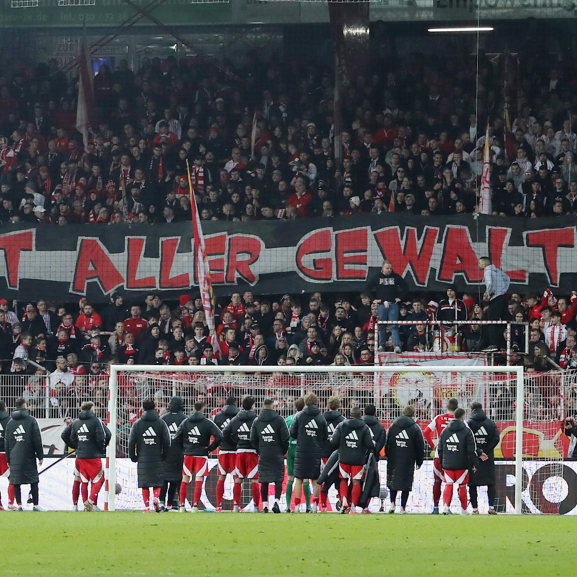 „Aufwachen!“ – Fans blasen den Profis des 1. FC Union den Marsch!