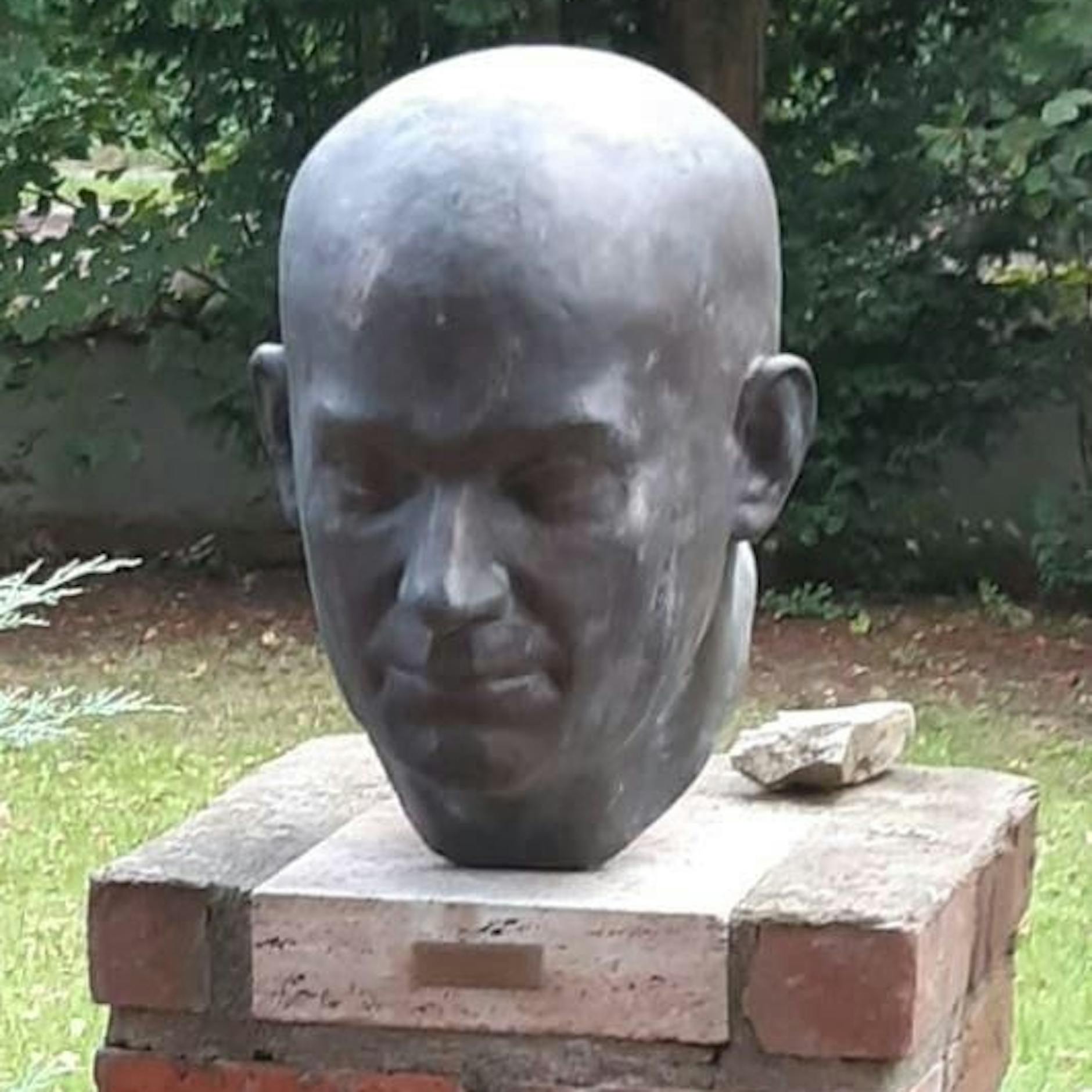Denkmal-Klau in Berlin: DAS haben Diebe mit Ernst Thälmann vor!