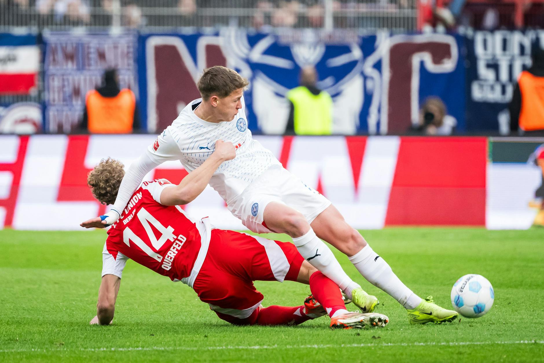 Leopold Querfeld und der 1. FC Union Berlin lieferten sich ein intensives Duell mit Phil Harres und dem Team von Holstein Kiel.