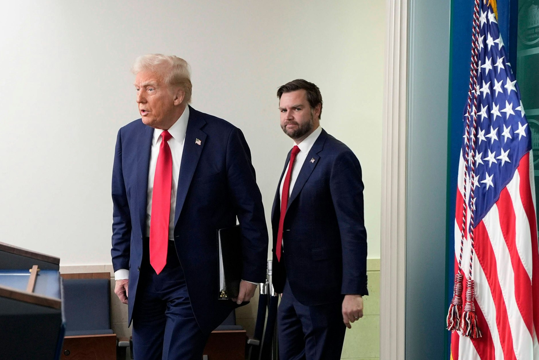 Donald Trum (l.) und J. D. Vance: Trotz ideologischer Differenzen stimmen sie in ihrer Abscheu vor dem liberalen Konsens überein, der unter Angela Merkel seinen Höhepunkt erreichte.