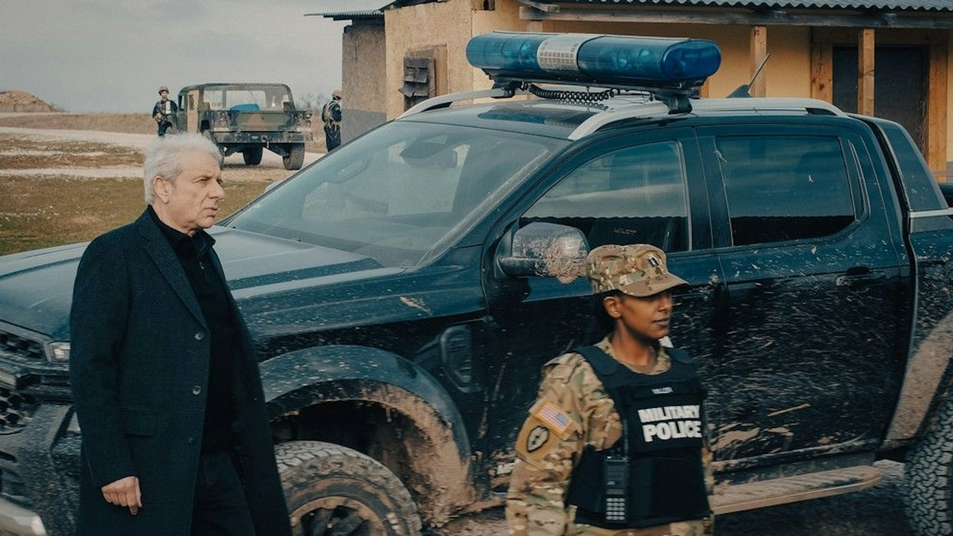 Kriminalhauptkommissar Franz Leitmayr (Udo Wachtveitl) ermittelt mit Military Police Officer Jennifer Miller (Yodit Tarikwa).