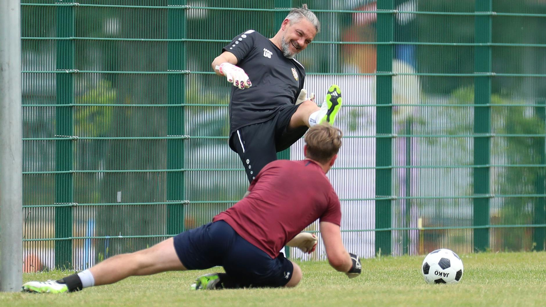 Man sieht’s: Udo Gans macht die Arbeit beim BFC Dynamo und mit Stammtorwart Leon Bätge richtig Spaß.
