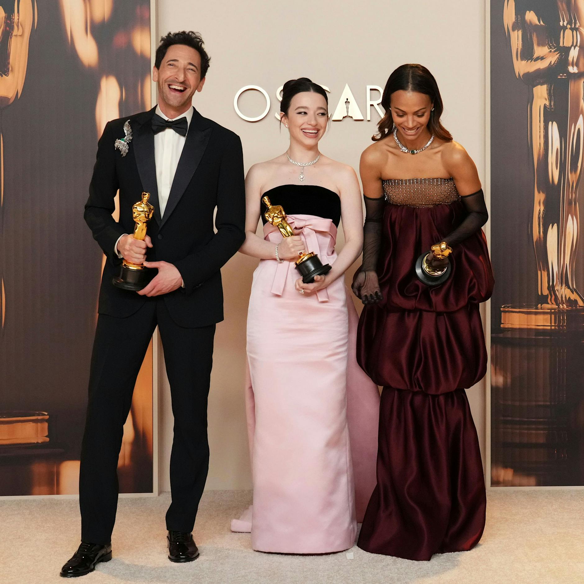 Demi Moore geht leer aus, „Anora“ gewinnt 5 Preise – das sind ALLE Gewinner!