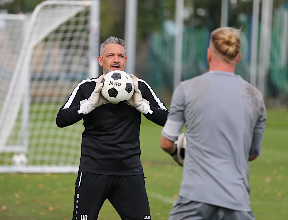 Seit Saisonbeginn ist Udo Gans Torwarttrainer beim BFC Dynamo, arbeitet auch mit Klub-Urgestein Kevin Sommer zusammen.
