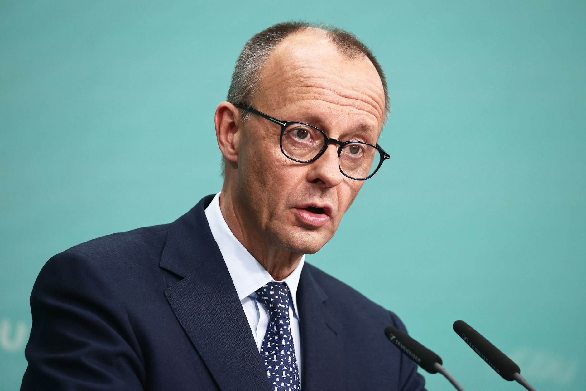 Der wahrscheinlich neue Bundeskanzler Friedrich Merz (CDU) will noch einen Deal mit dem alten Bundestag.
