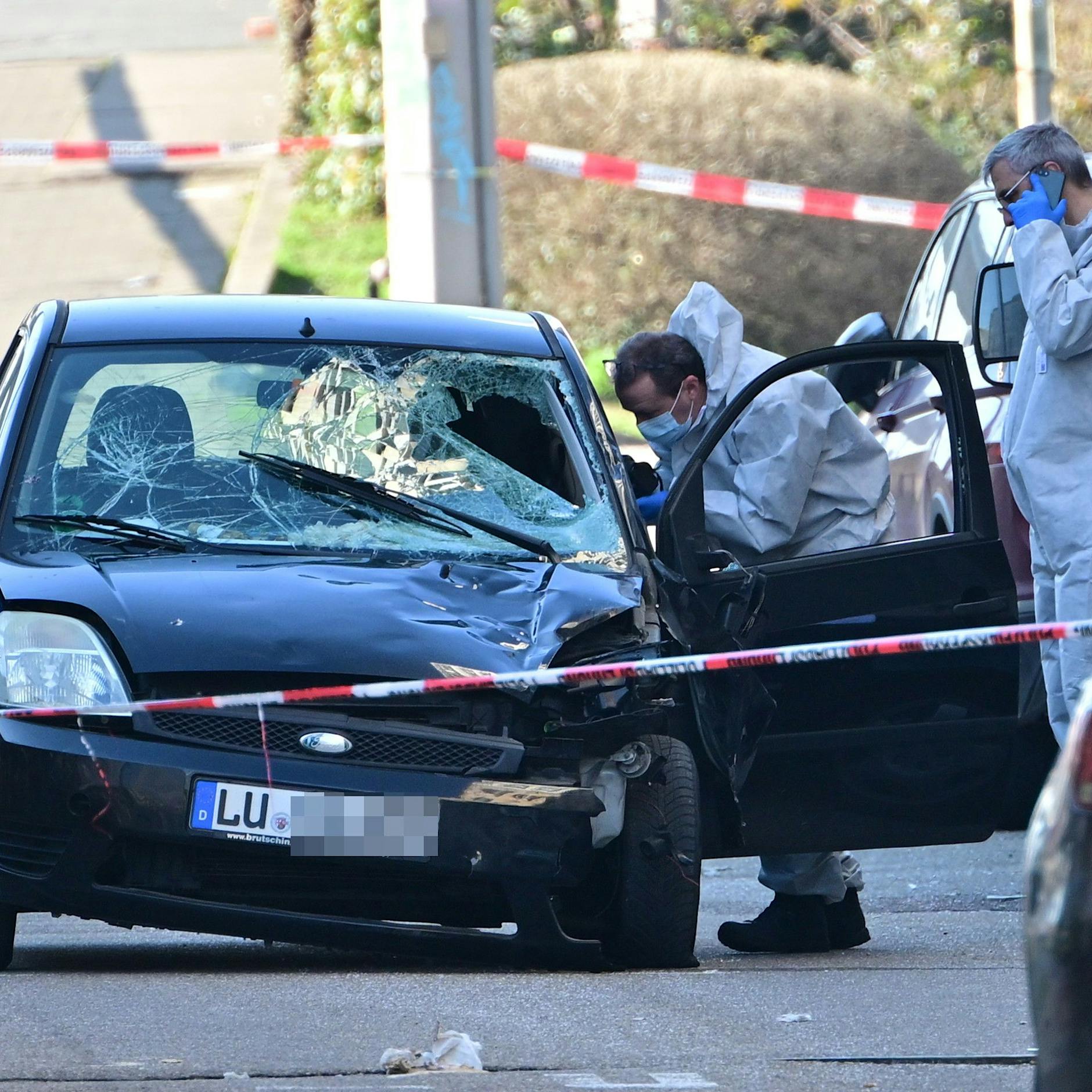 Mannheim: Autofahrer rast in Menschenmenge - zwei Tote ++ Verdächtiger festgenommen ++