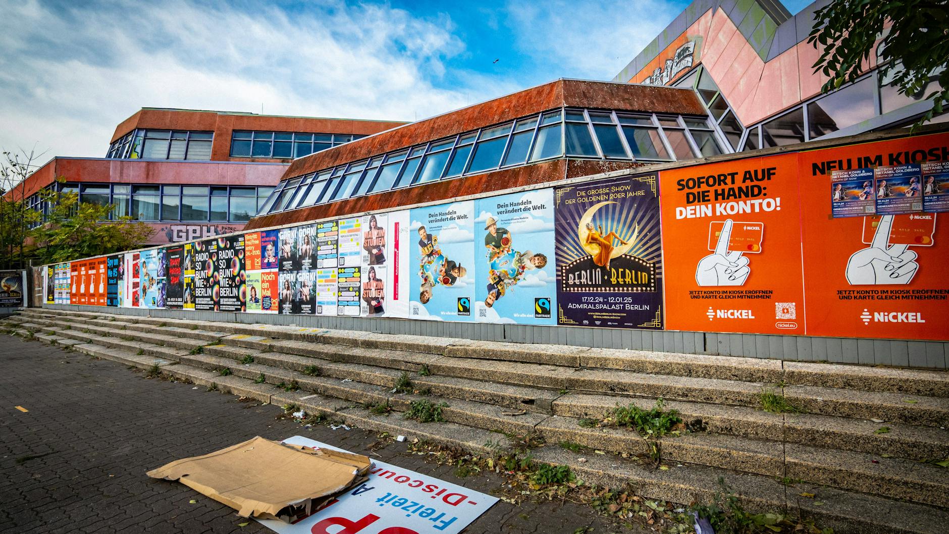 Das SEZ: Schmuck sieht die Fassade des DDR-Baus schon lange nicht mehr aus.