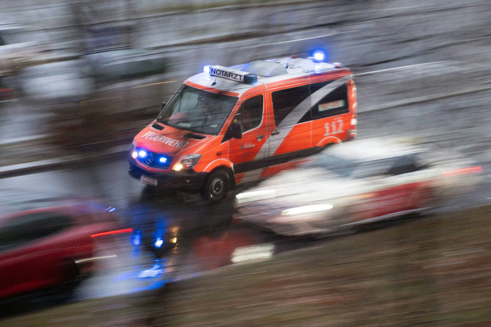 In die Außenbezirke Berlins brauchen die Rettungswagen der Berliner Feuerwehr oft zu lange. 