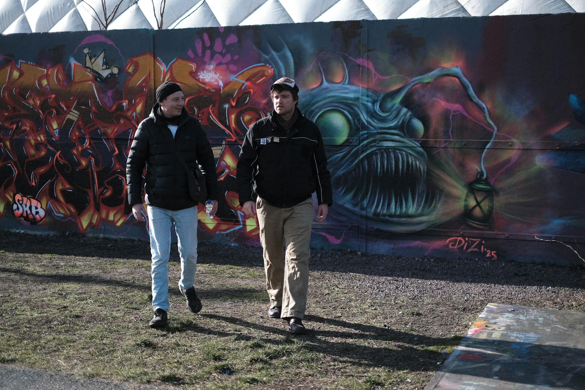 Die ehemalige Hinterlandmauer am Nordbahnhof wird „Hall of Fame“ genannt. Dort können Sprayer legal ihre Kunst ausüben. Jurij Paderin und Tilmann Häußler von der Graffiti Lobby Berlin haben die legale Wand in Mitte erstritten.