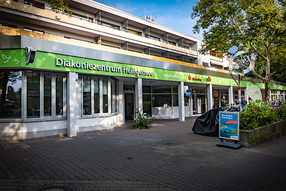 Eine Mutter musste zusammen mit ihren Kindern ihre Wohnung im Diakoniezentrum Heiligensee verlassen.