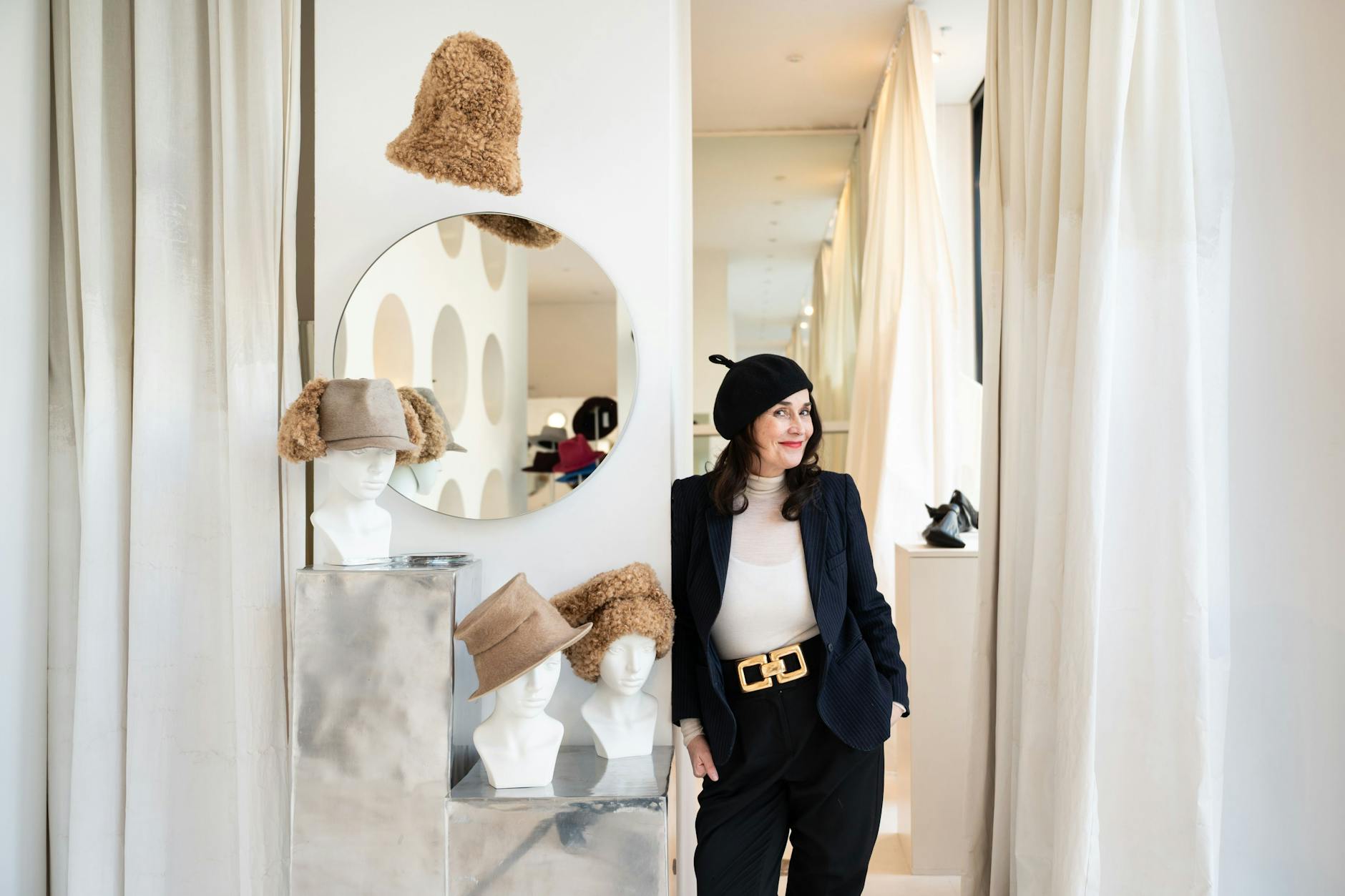 Designerin Fiona Bennett in ihrem Laden auf der Potsdamer Straße