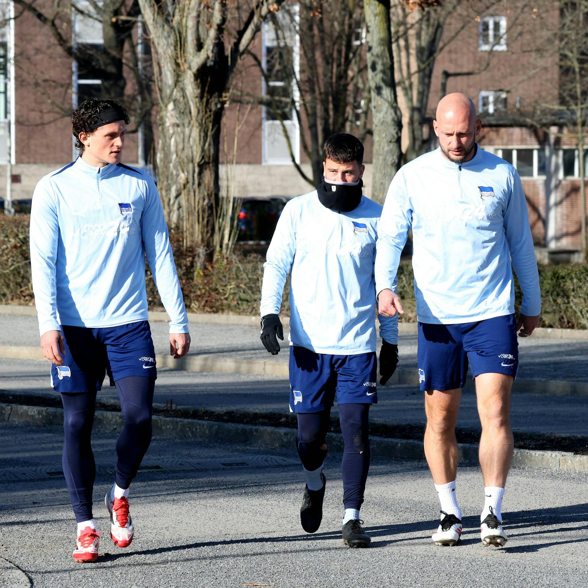 Herthas Führungstrio Fabian Reese, Diego Demme und Toni Leistner schritten Montag gemeinsam aus der Kabine und gingen auf den Shenckendorffplatz.