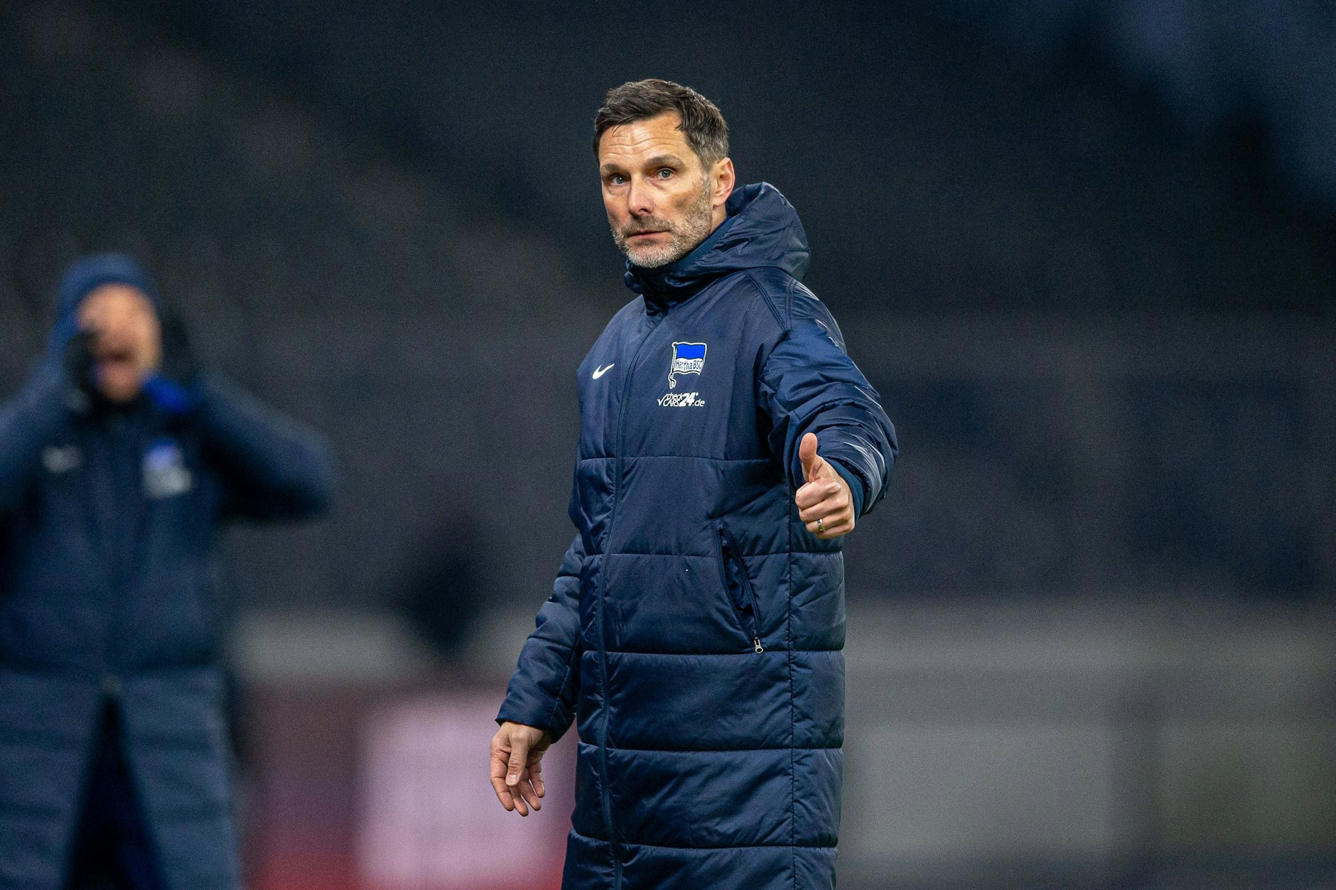 Daumen hoch für Hertha BSC: Zumindest die KI glaubt noch an das Team von Trainer Stefan Leitl.