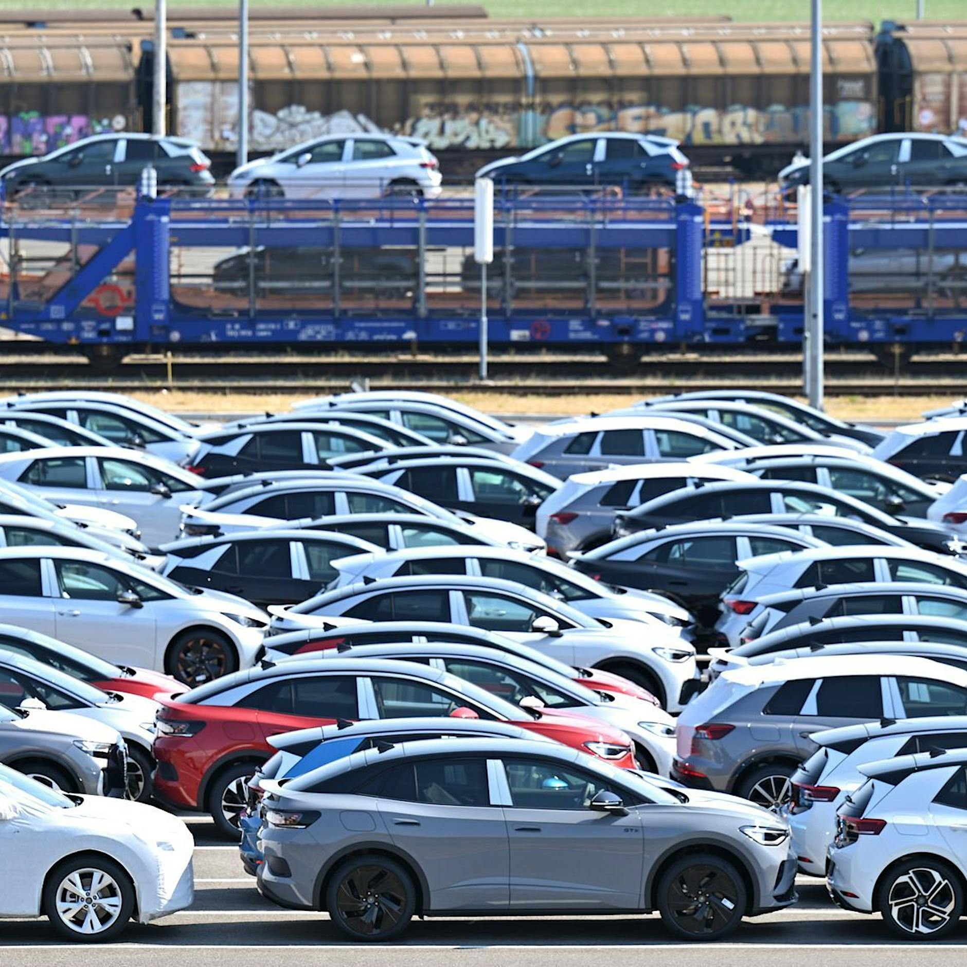 „Massive Jobverluste“: Ostdeutsche Autoindustrie gerät durch EU-Pläne in Gefahr