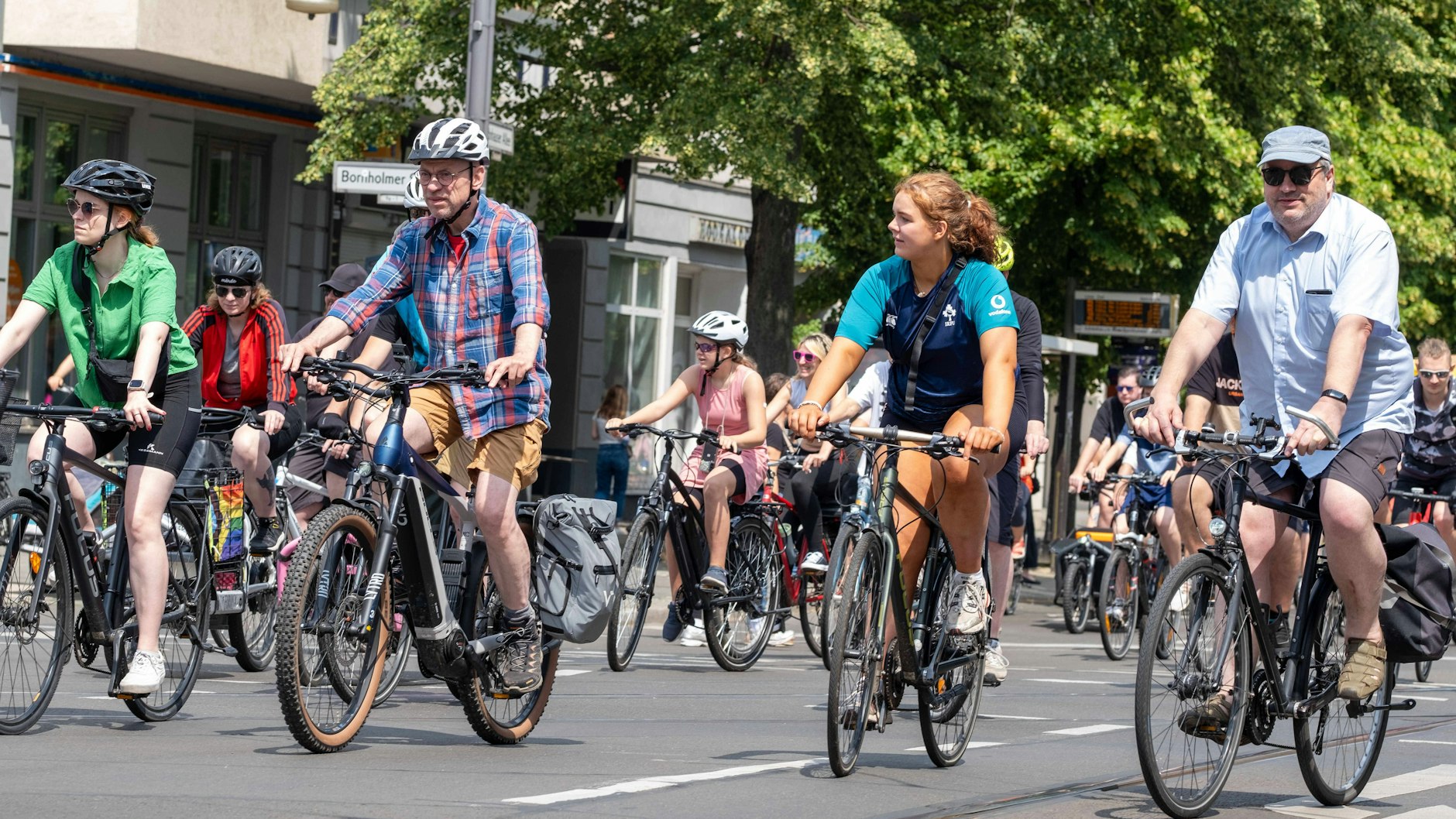 In Berlin gibt es regelmäßig Fahrraddemos - auch am Mittwoch setzt sich wieder ein großer Korso im Osten der Stadt in Bewegung.