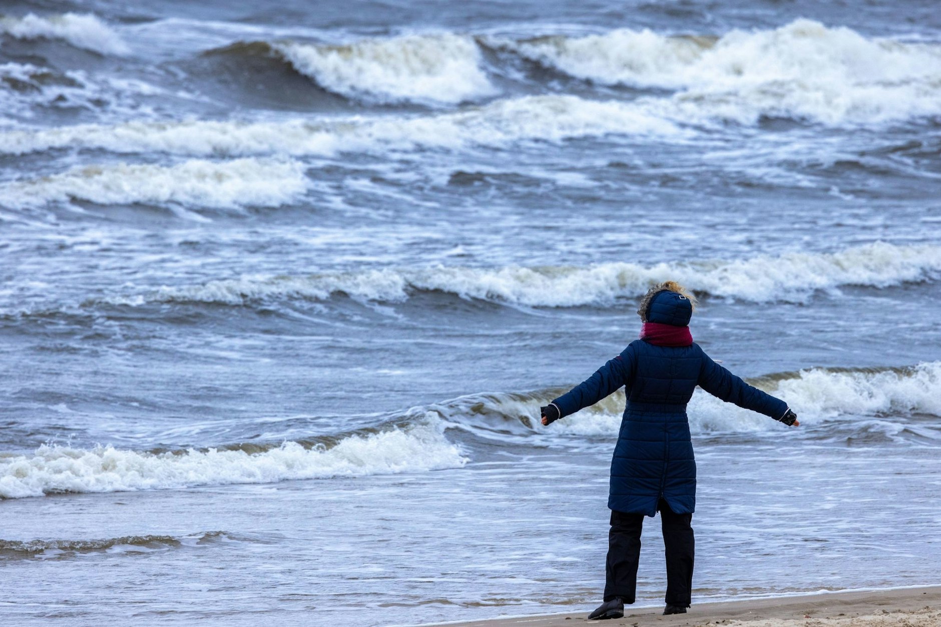 Starker Wind weht über die Küste der Ostsee-Insel Usedom. Viele wollen dieses Jahr woanders Urlaub machen.