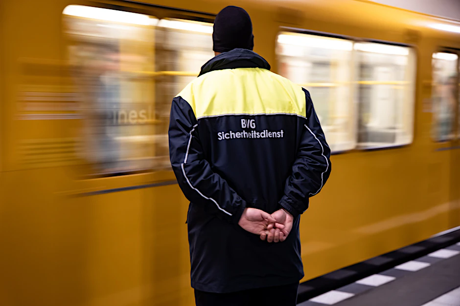 In der U8 ist es am Sonntag zu einem Vorfall gekommen.