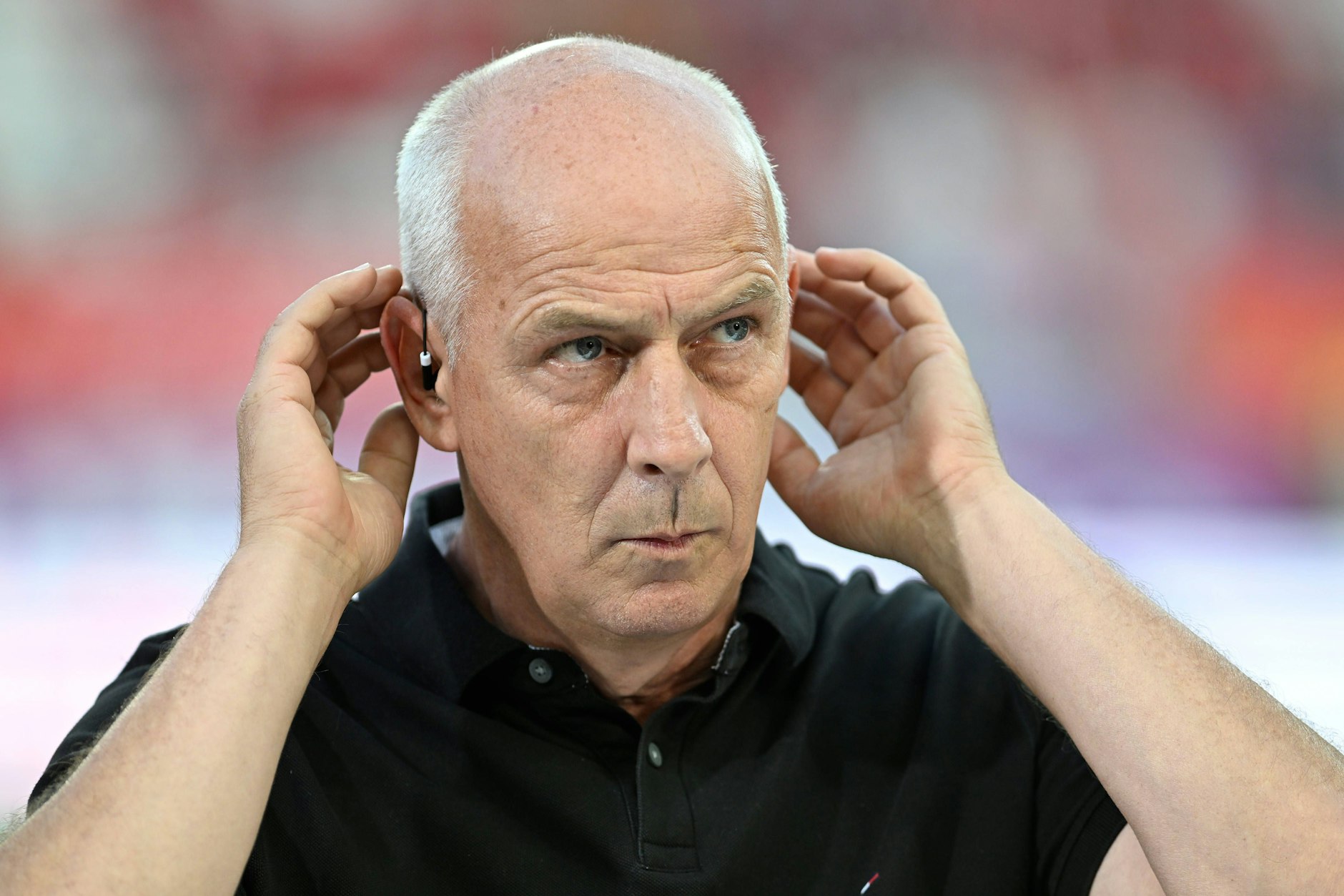Wartet vielleicht schon auf den Shitstorm aus Köpenick: Mario Basler lacht über den 1. FC Union und kritisiert die Rückkehr von Steffen Baumgart.