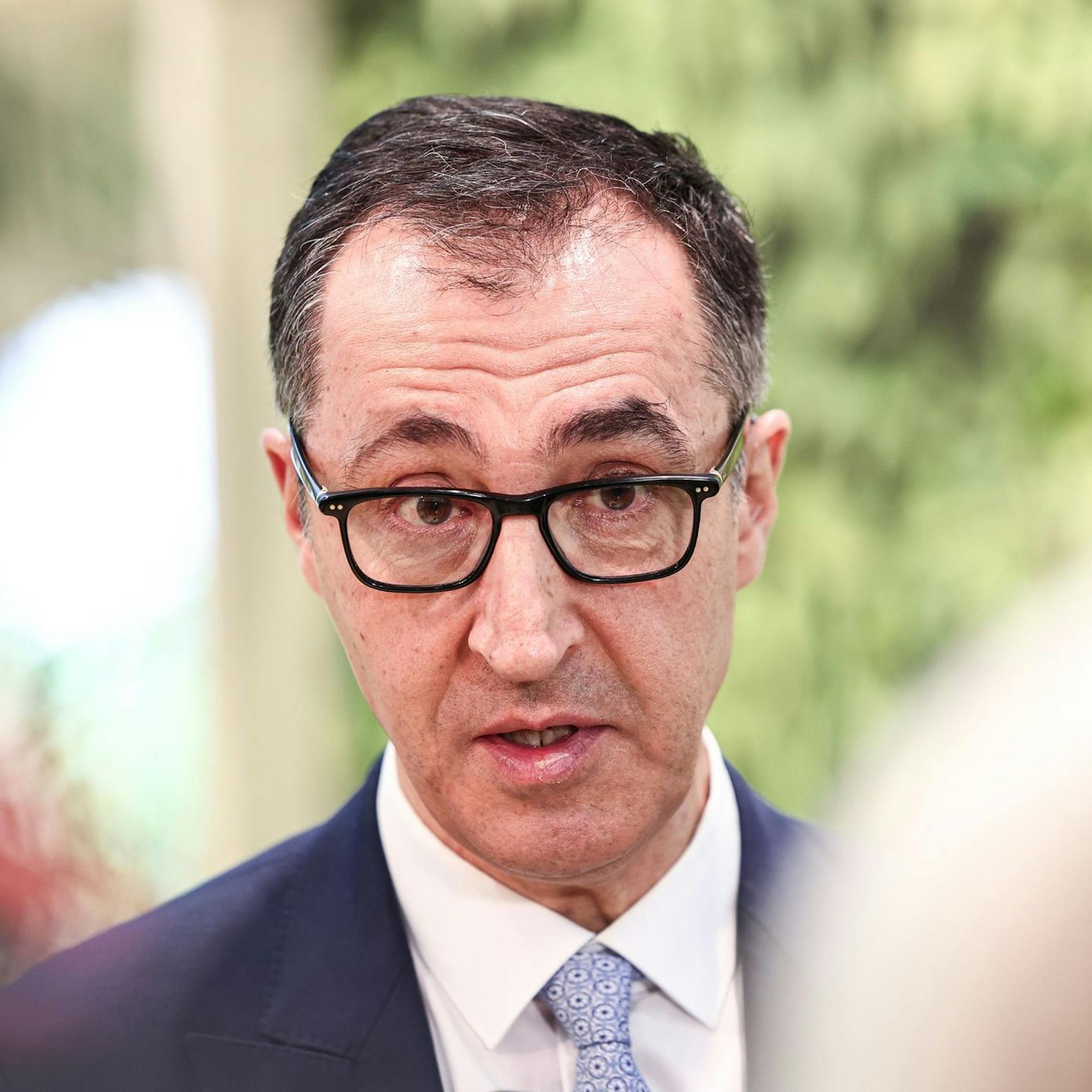 Image - Nach Ausschreitungen: Gericht verurteilt Angreifer von Cem Özdemirs Dienstwagen