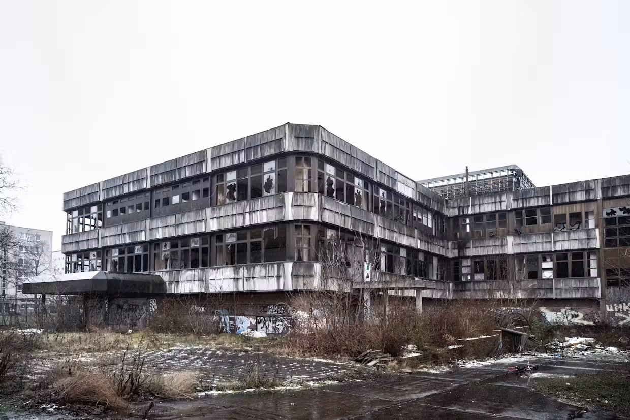 So schäbig! Das hässliche Eingangstor nach Hohenschönhausen