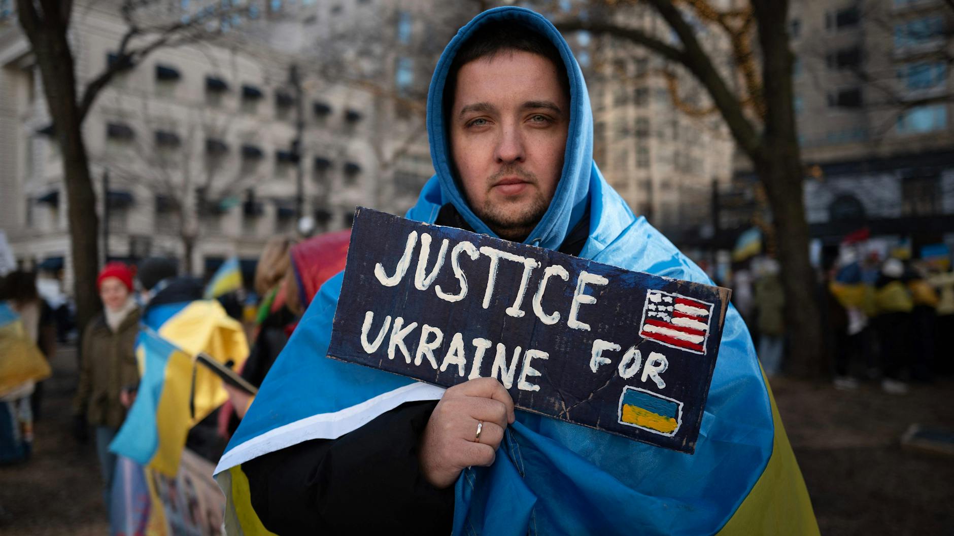 Nach dem Eklat im Weißen Haus kam es in den USA zu Solidaritätsprotesten für die Ukraine.