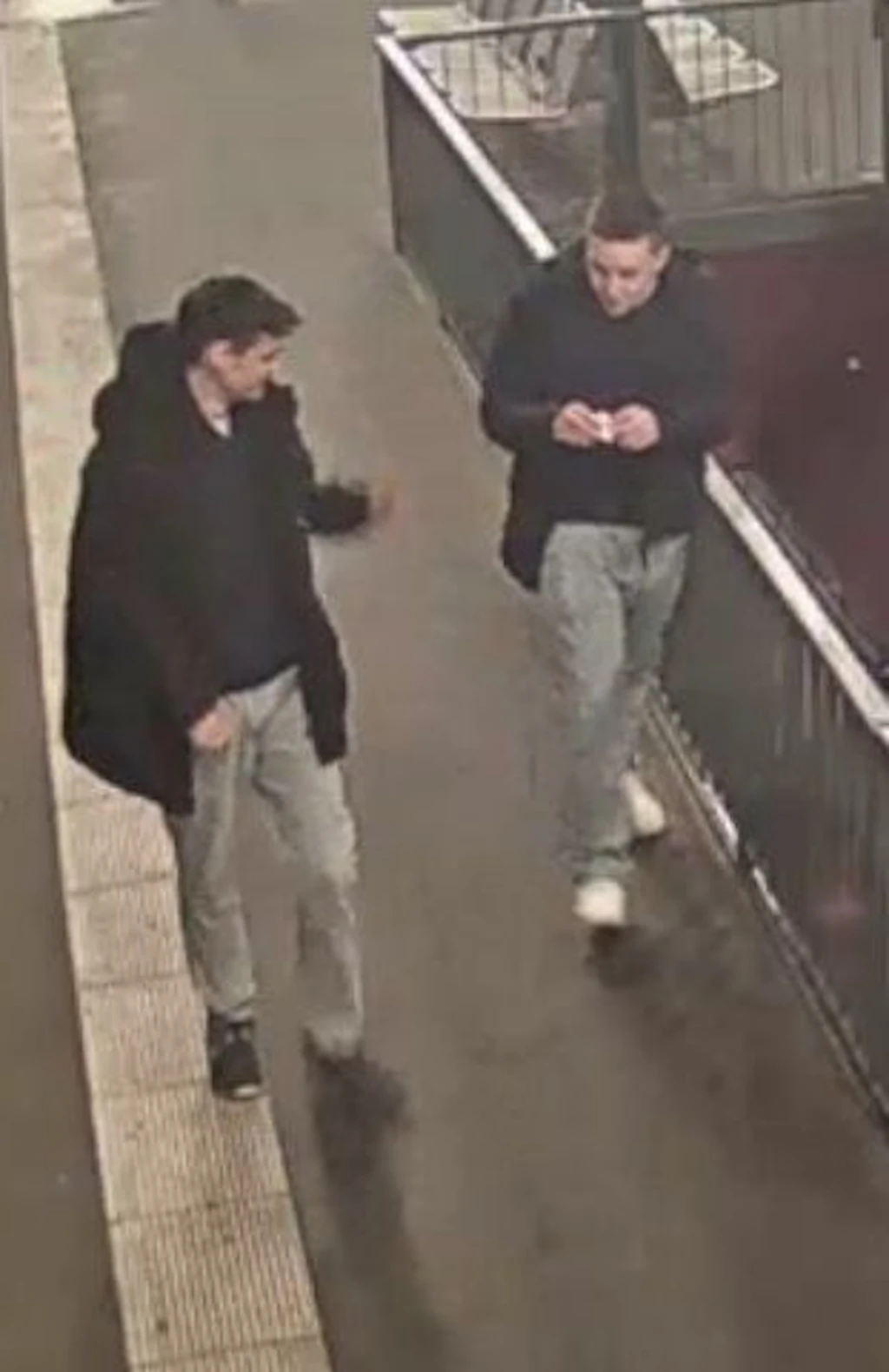 Homophobe Attacke: Wer kennt die brutalen Turnschuh-Schläger?