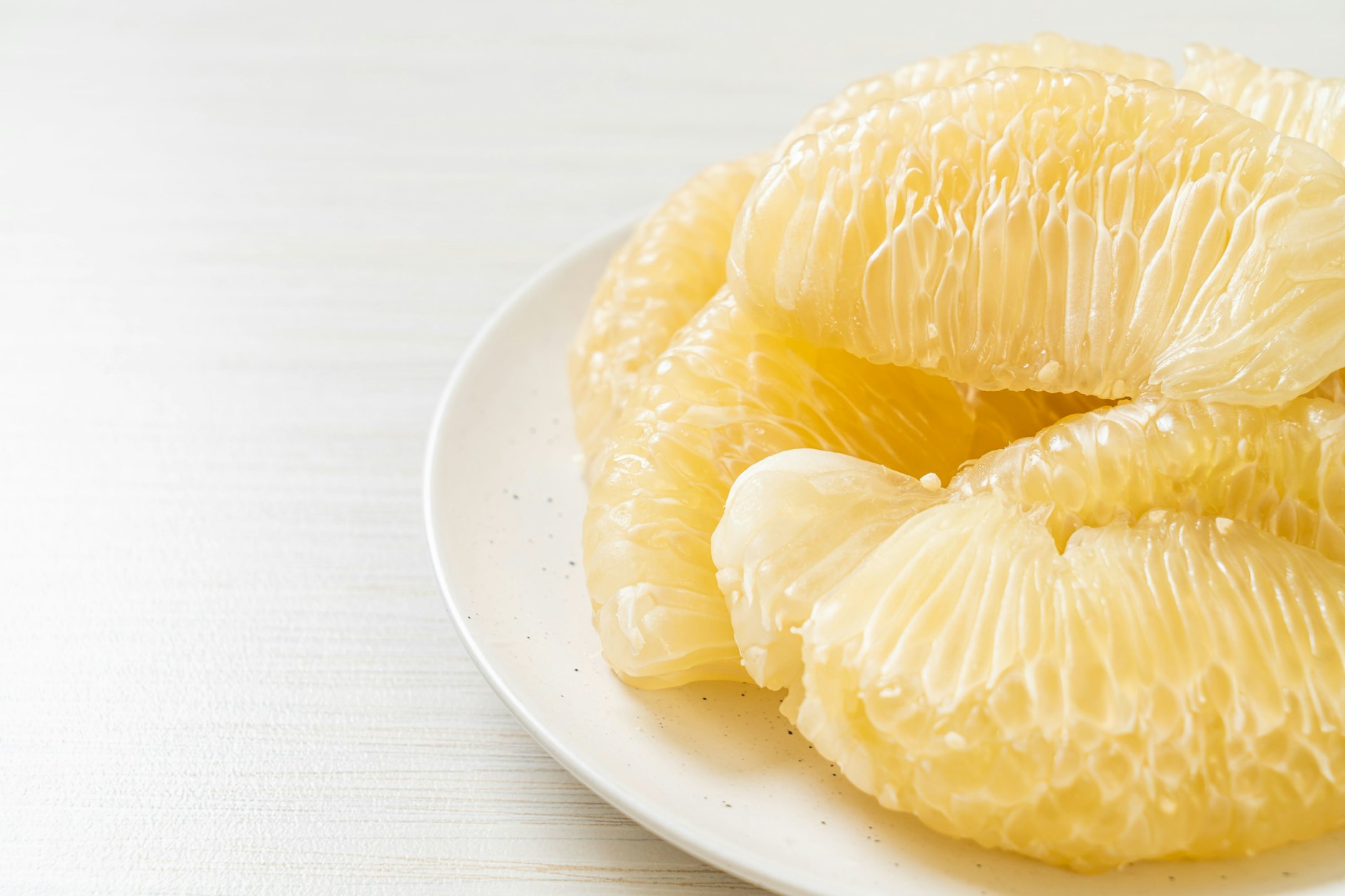 Sie gilt als die größte Zitrusfrucht und ist ein wahres Kalium-Wunder: die Pomelo.