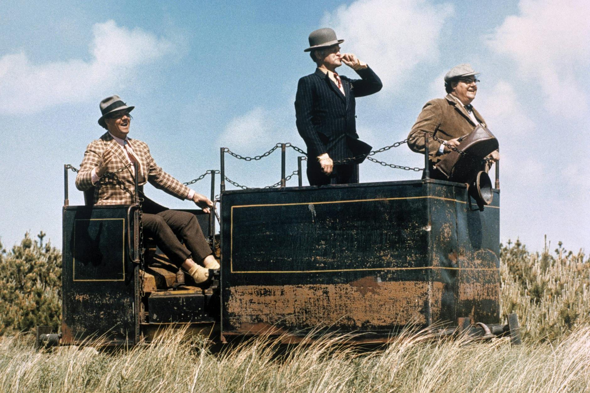 Mit dem Zug auf die Insel: „Die Olsenbande fährt nach Jütland“ (1971) mit Morten Grunwald (v.l.), Ove Sprogoe und Poul Bundgaard.