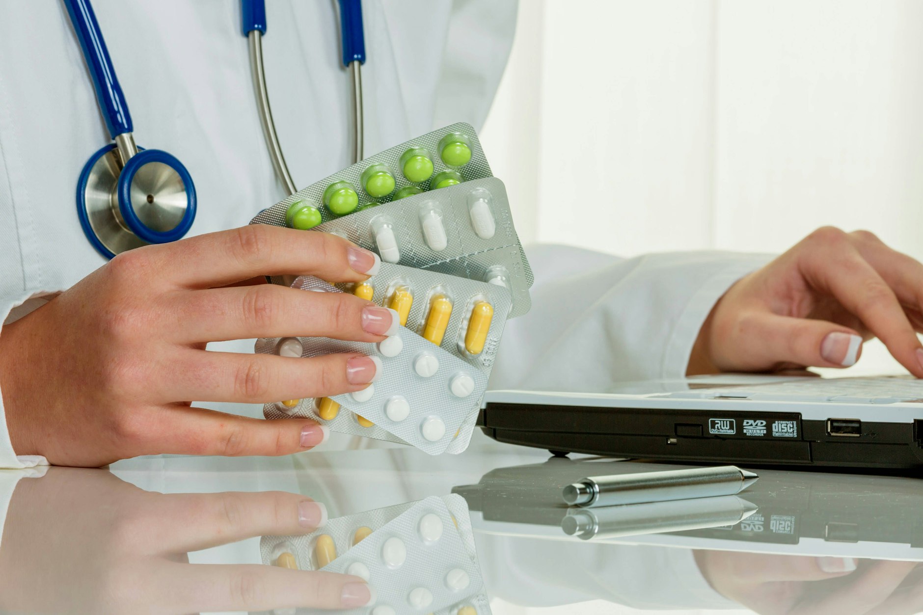 Müssen die Patientinnen und Patienten in Deutschland bald mehr Zuzahlungen leisten, etwa bei Medikamenten?