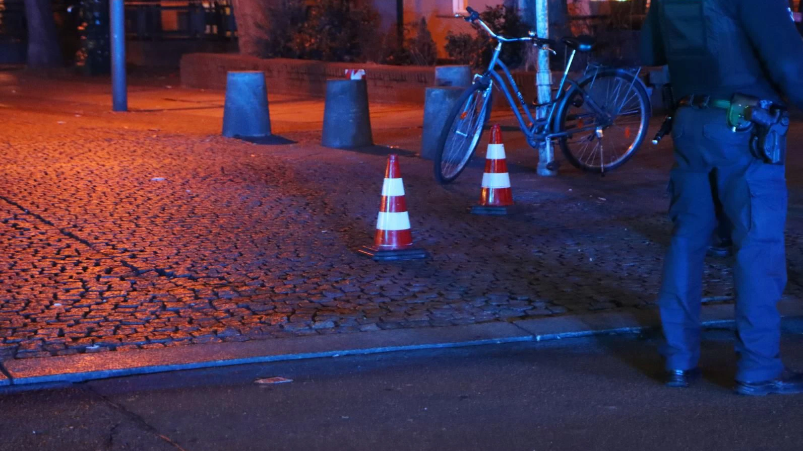 Die Polizei sicherte in der Bülowstraße Spuren, nach dem es erneut zu Schüssen kam.