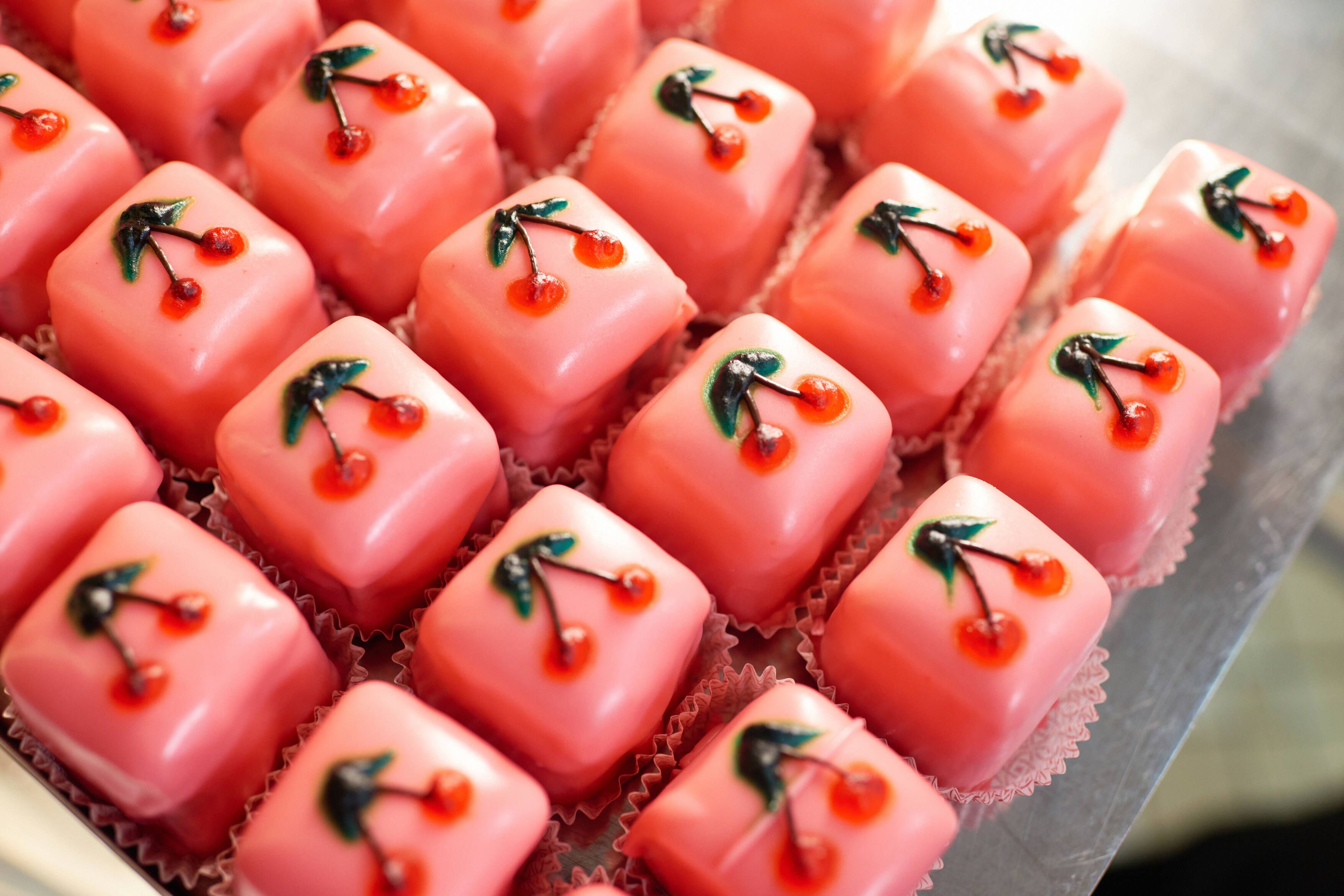 Rezept für Punschkrapfen wie in „Das große Promibacken“: So zaubern Sie die Törtchen!