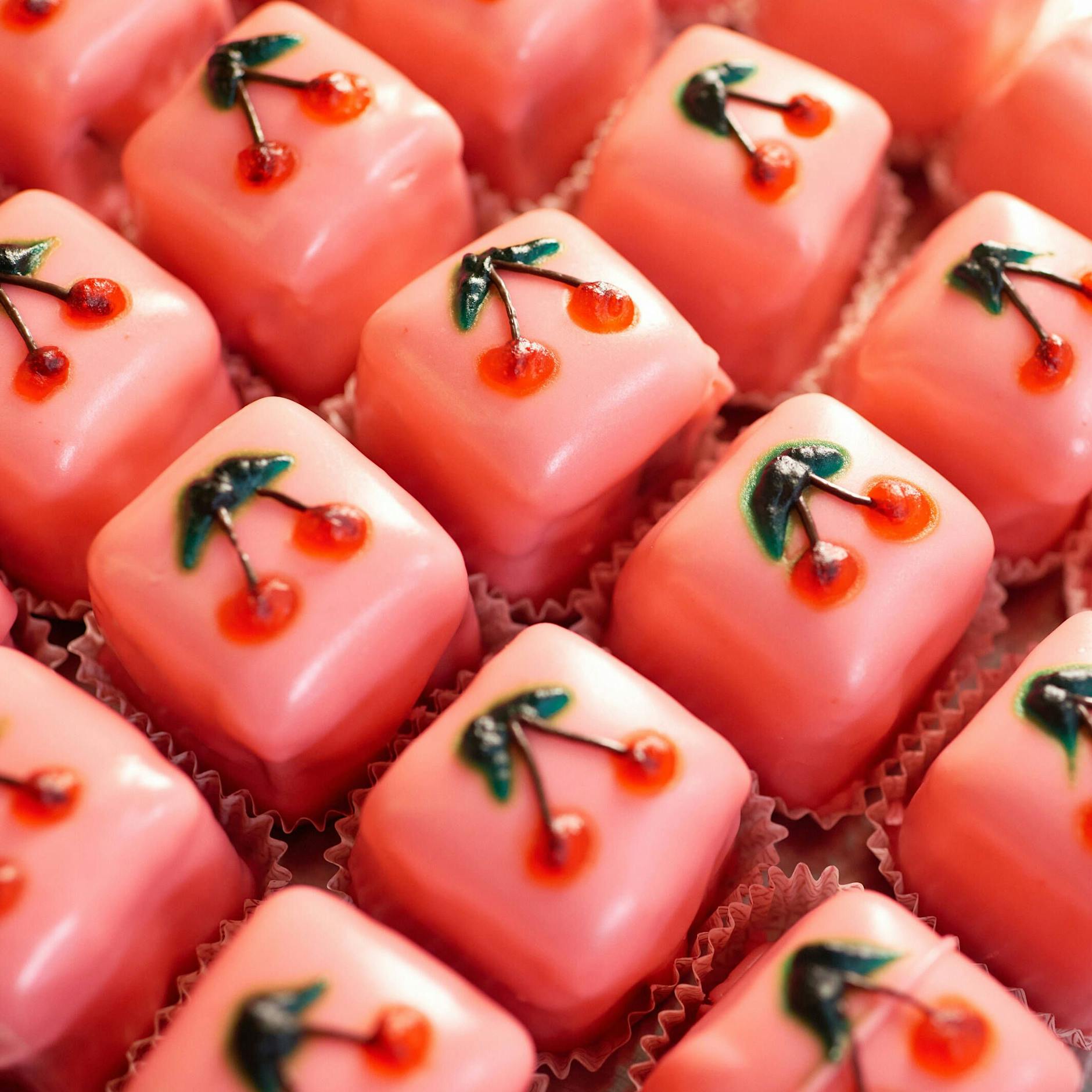 Rezept für Punschkrapfen wie in „Das große Promibacken“: So zaubern Sie die Törtchen!