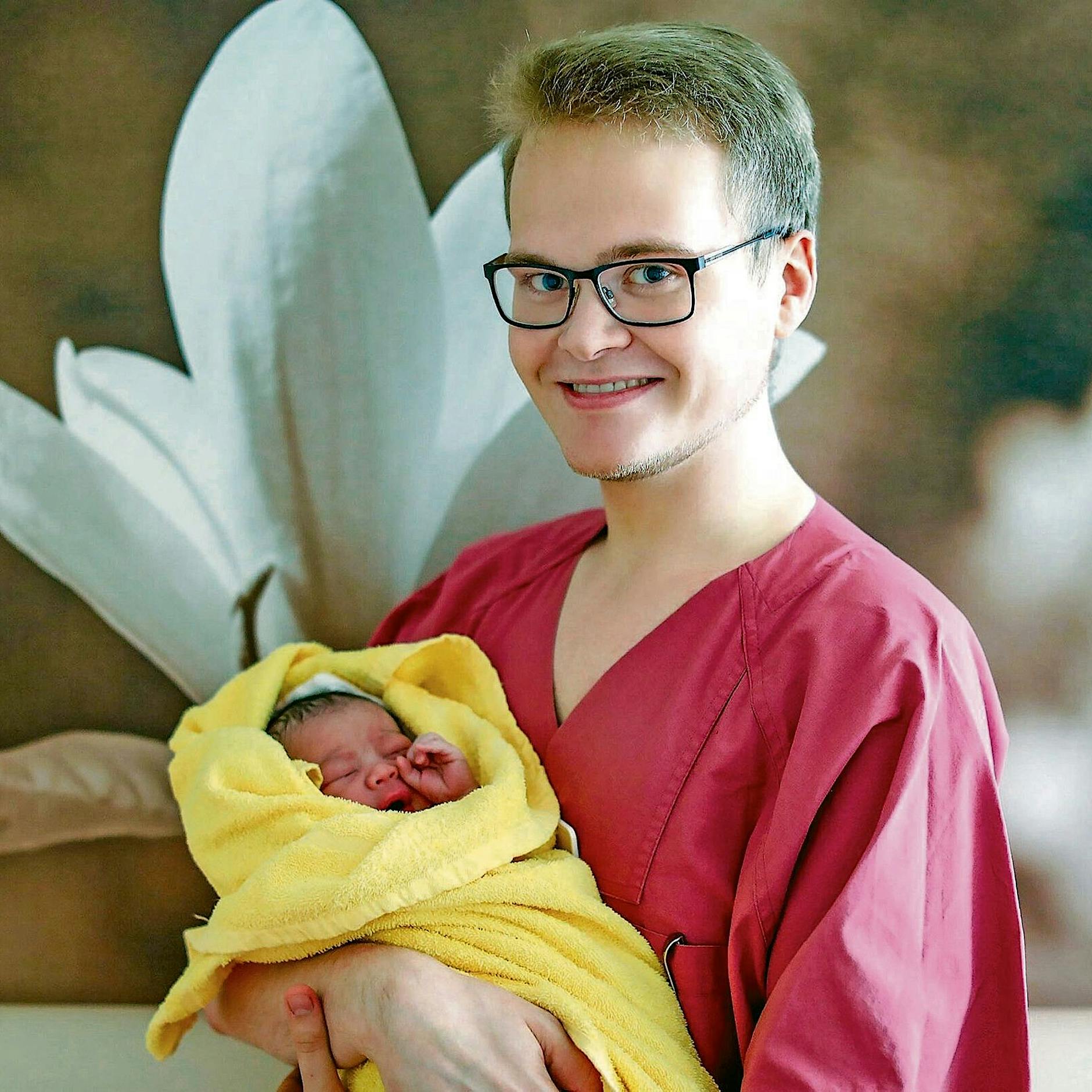 Allein unter Zehntausenden Frauen: Dieser Berliner ist eine männliche Hebamme