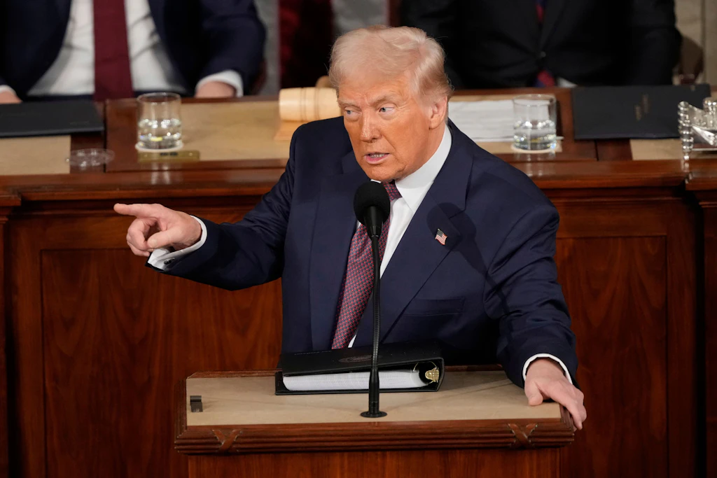 Irre Trump-Show mit Standing Ovation, Buh-Rufen und einer Überraschung