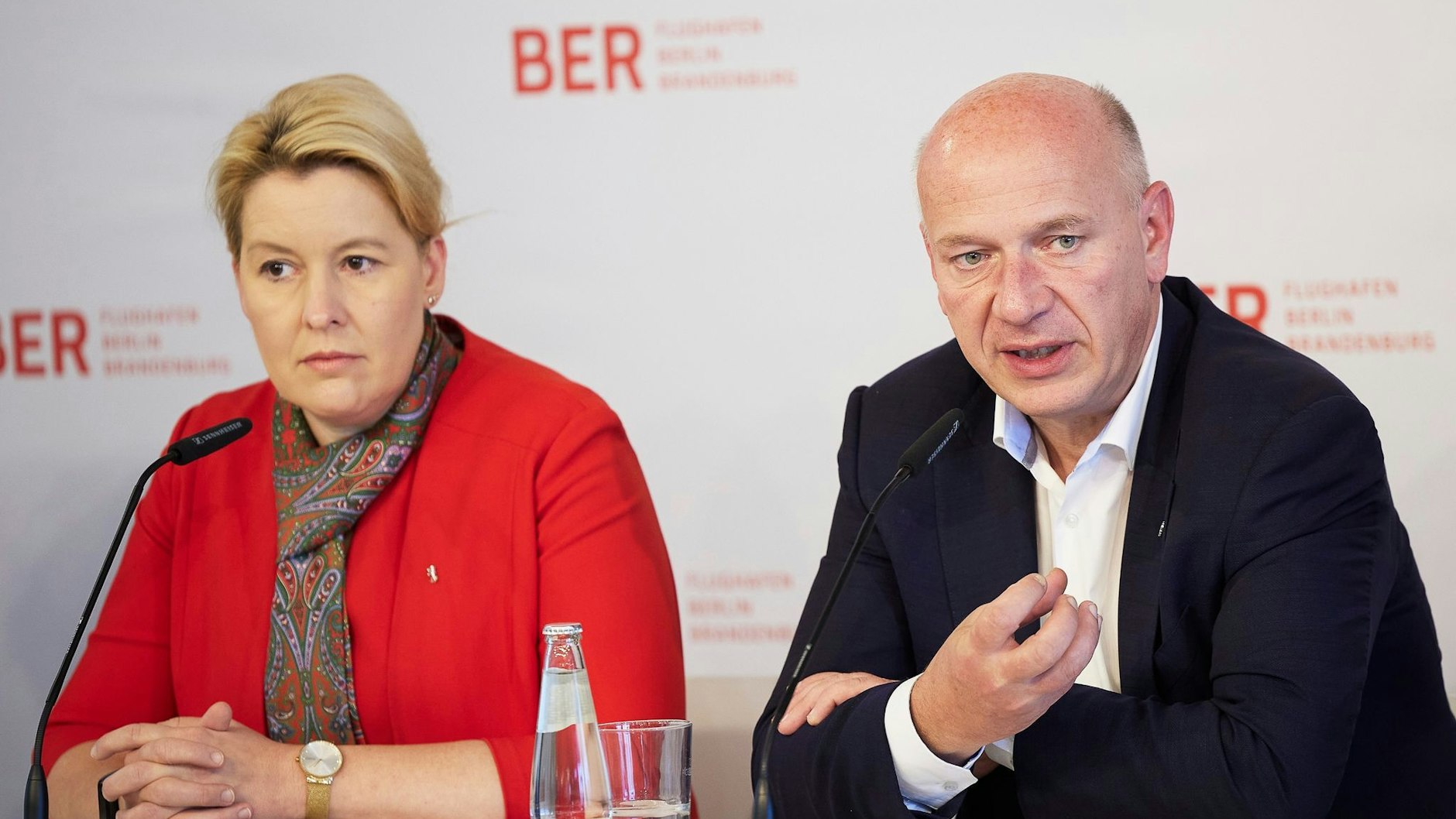 Der Regierende Bürgermeister Kai Wegner (CDU) will das Nachtflugverbot am BER lockern, Wirtschaftssenatorin Franziska Giffey (SPD) ist dagegen.