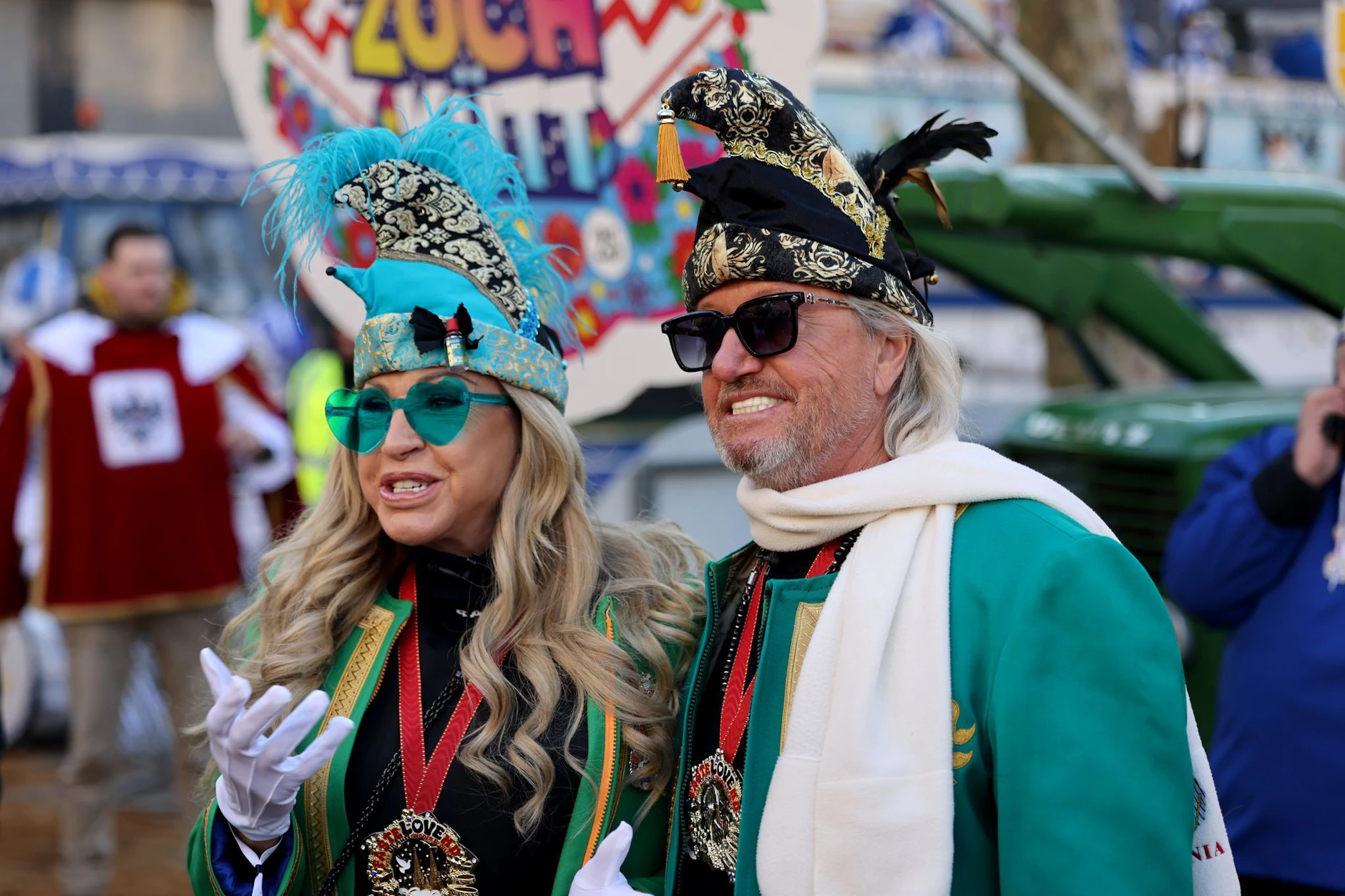 Sind nur noch zu Besuch in Deutschland: Carmen und Robert Geiss beim Rosenmontagszug in Köln.