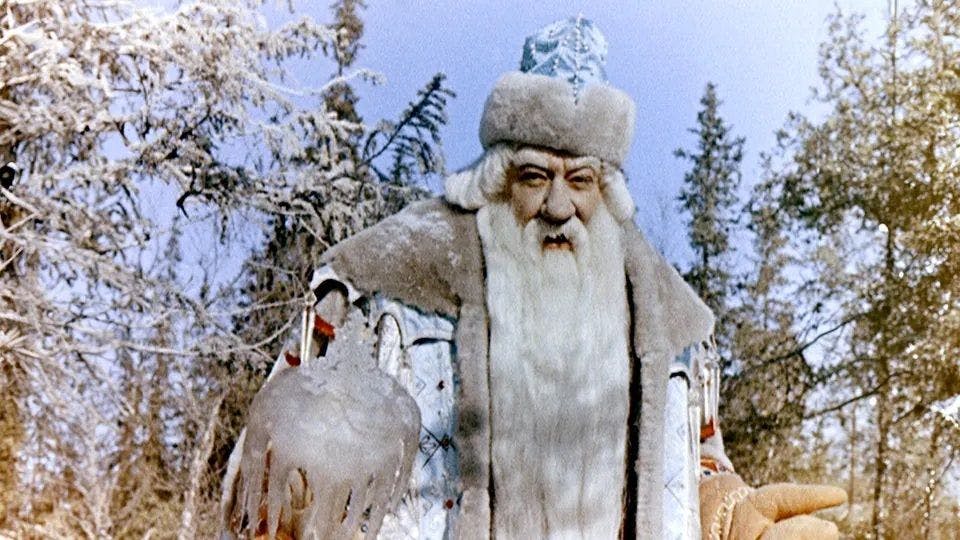 Väterchen Frost im bekannten Märchenfilm Abenteuer im Zauberwald, der auch in der DDR bekannt war.