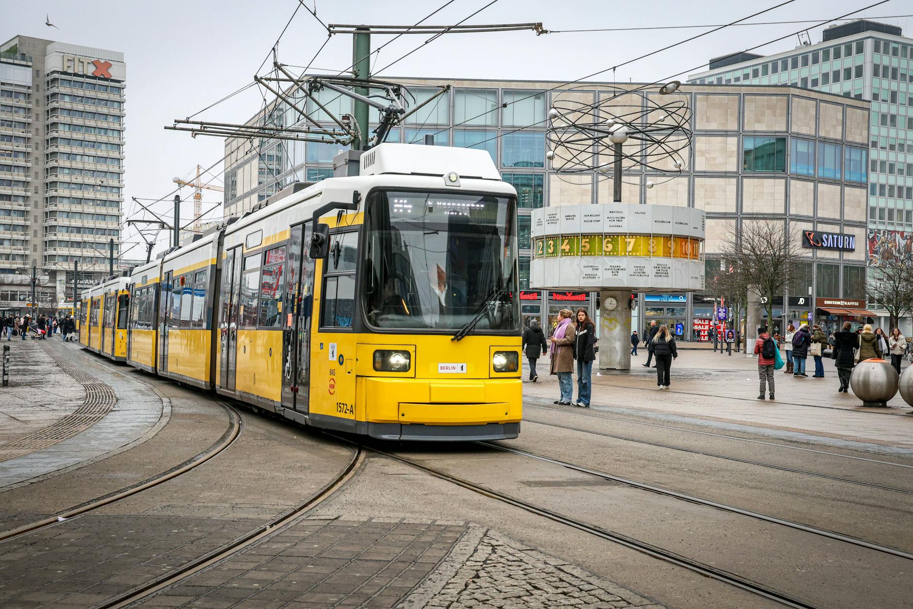 Eine neue Straßenbahnlinie vom Alexanderplatz zum Potsdamer Platz wurde auf Eis gelegt.