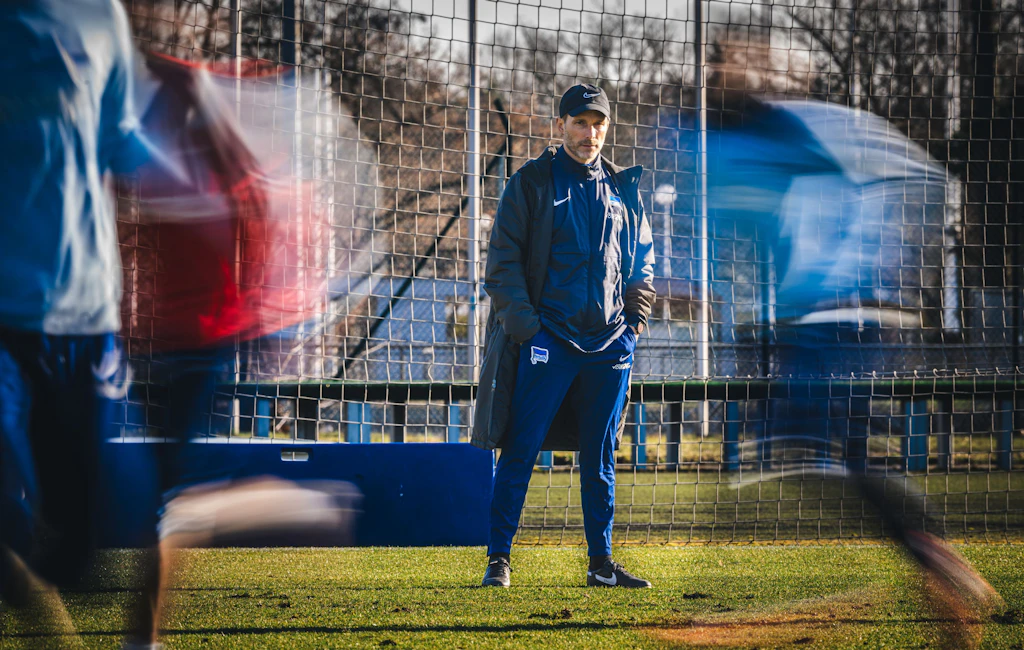 Hertha im Glück: Schalke verliert gegen Krisen-Klubs immer