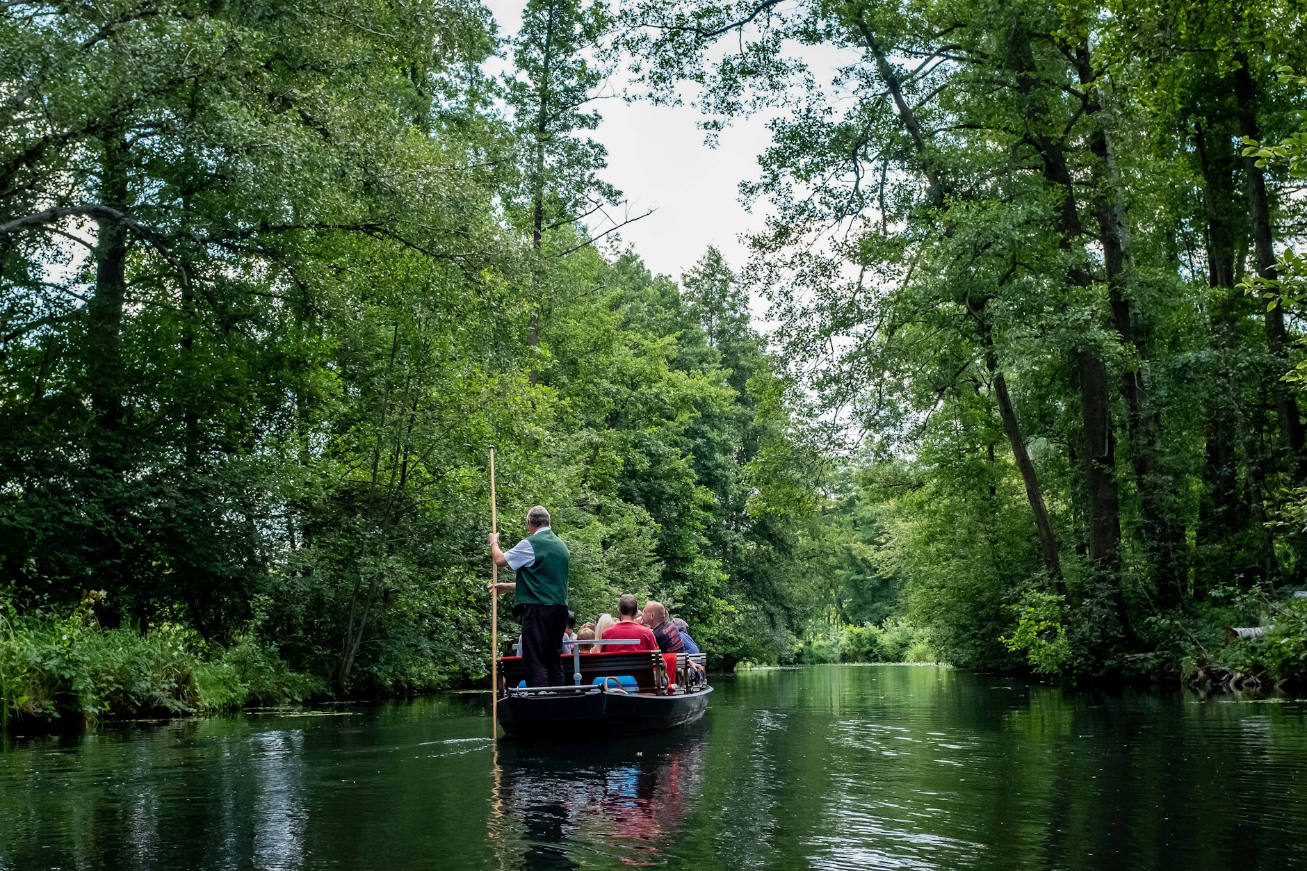 Eine Kahnfahrt im Spreewald kann ganz idyllisch sein, man muss ja nicht über Politik reden.